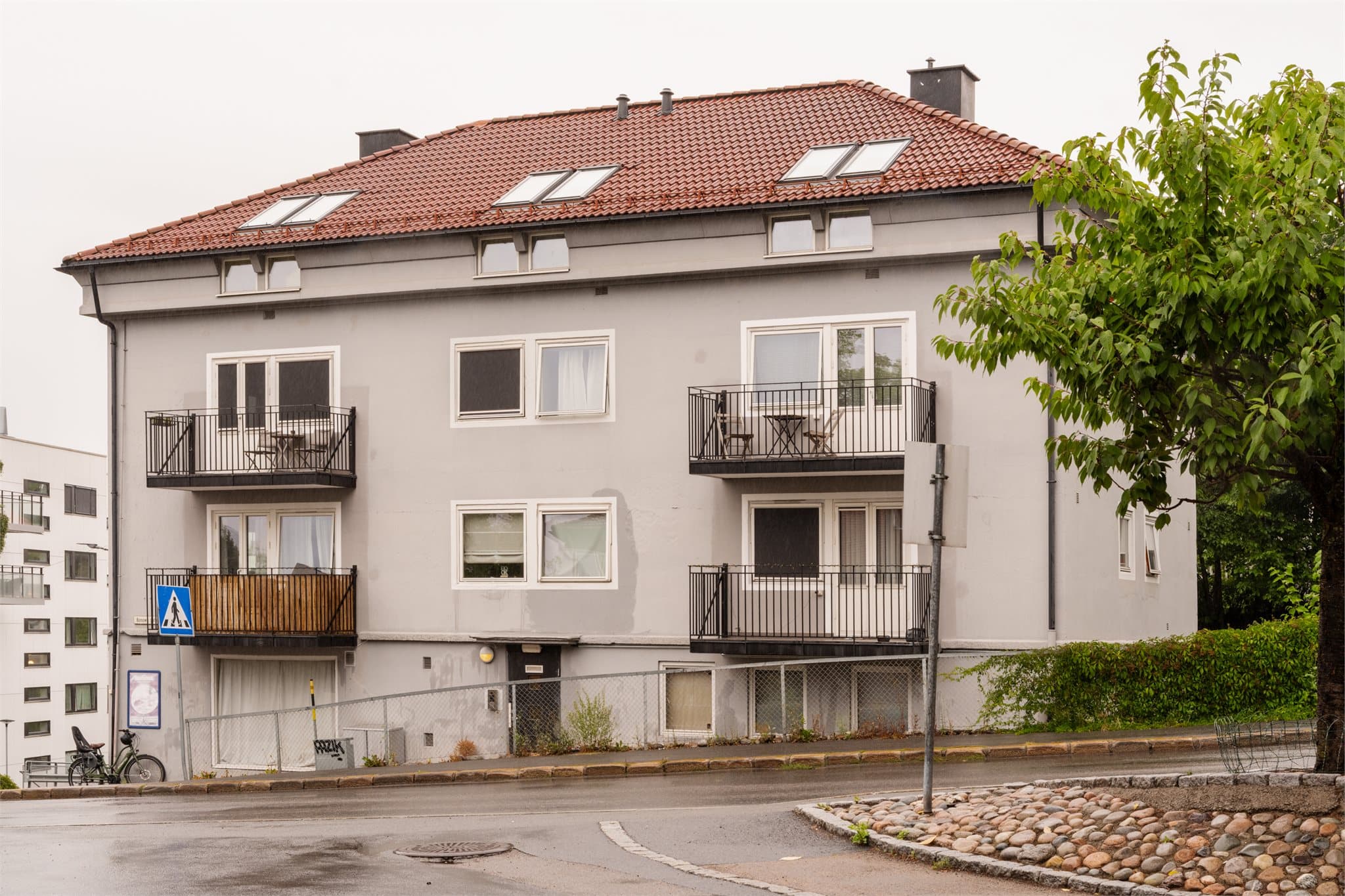 Kværnerkolonien Borettslag består av 19 boligenheter fordelt på to bygninger.