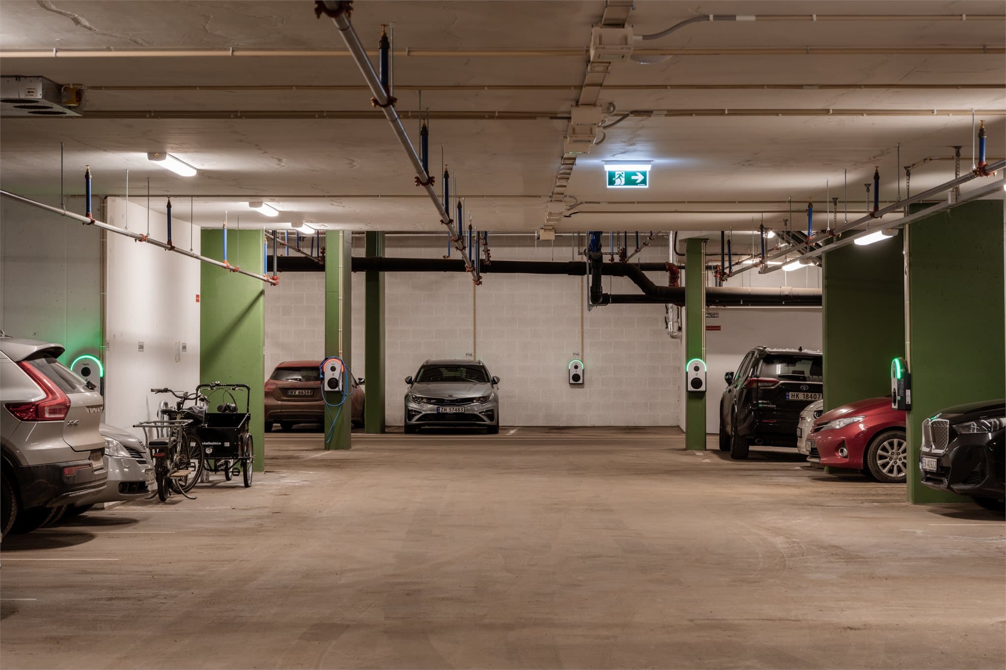 Det er mulig å leie gjesteparkering i borettslaget. Det er tidvis plasser til salgs.