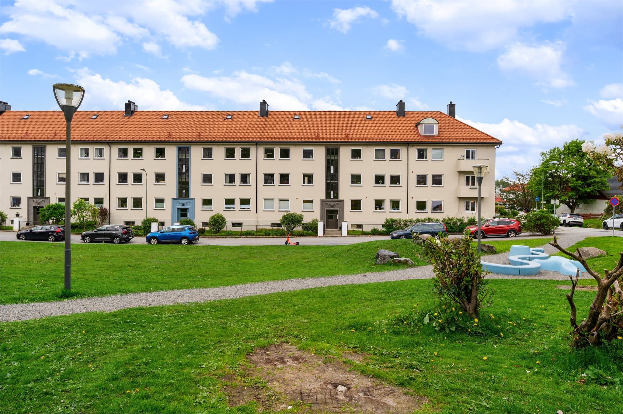 - For studenten er det kort vei til bla. Høyskolen på Vestlandet, Høyskolen Kristiania, BI og Universitet i Bergen -