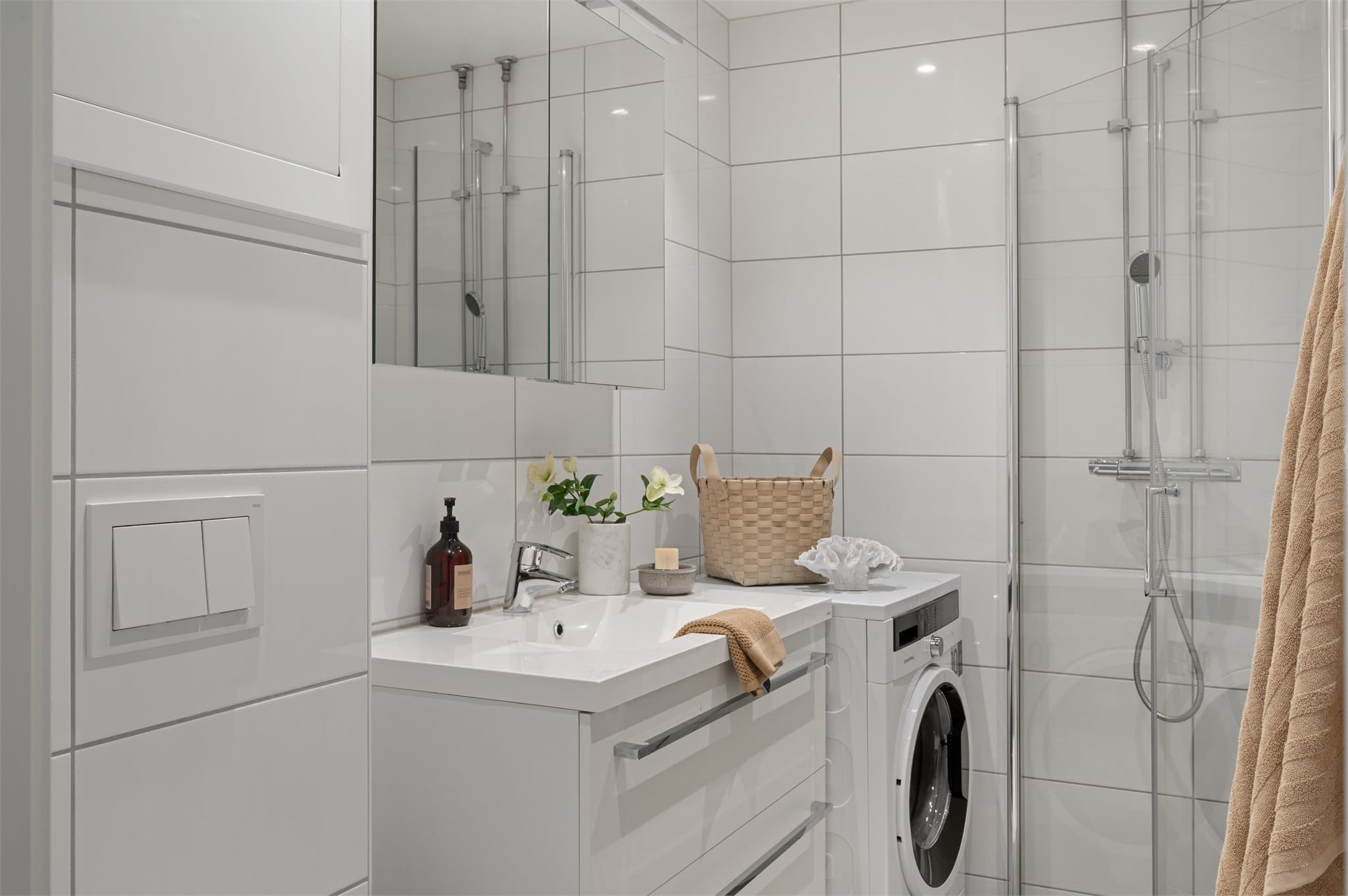 - Badet måler 3,1 m² og er renovert i 2018 -