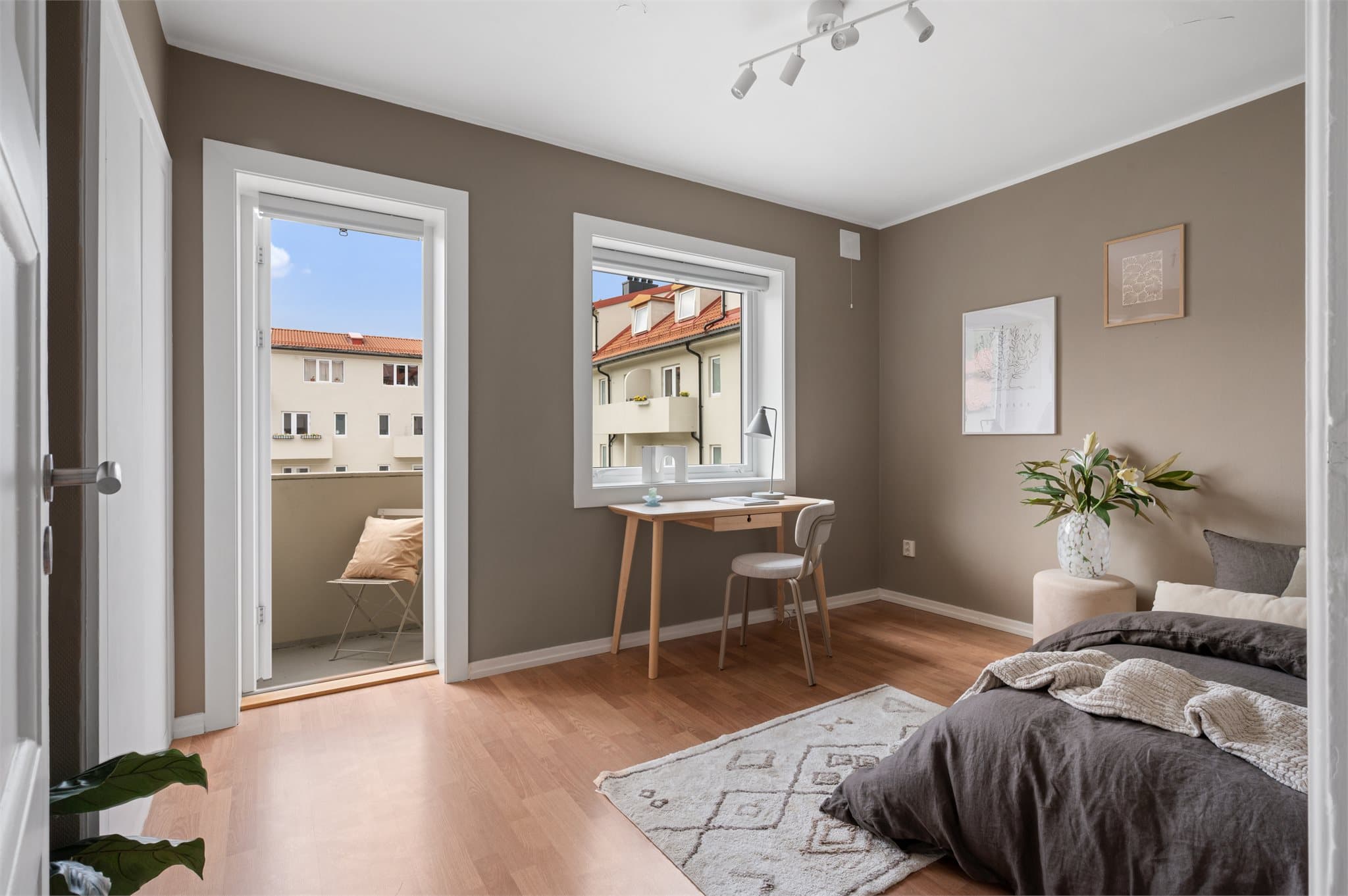 - Soverommet måler 11,4m² -