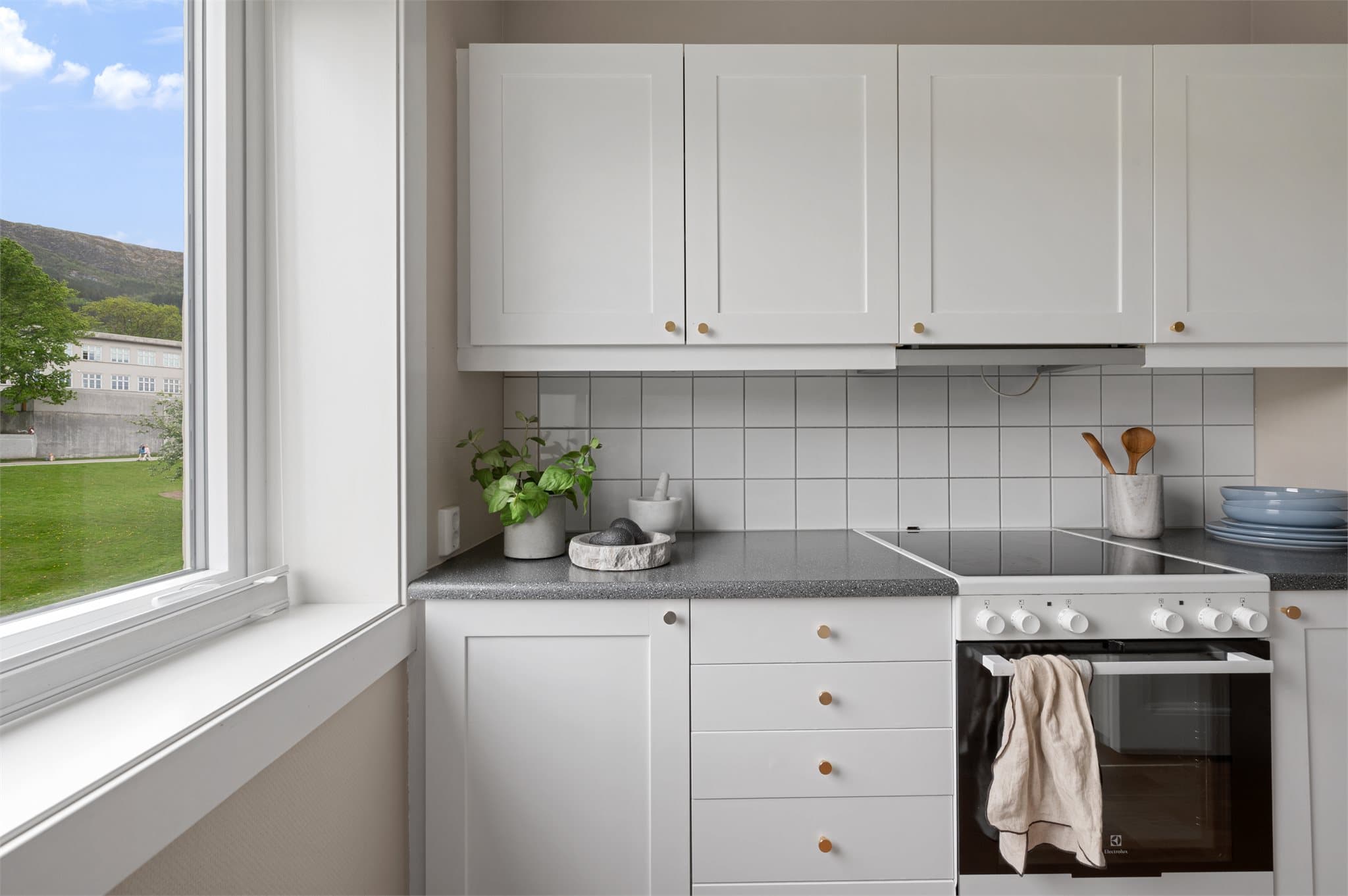 - Kjøkkenet måler 6,1m² -