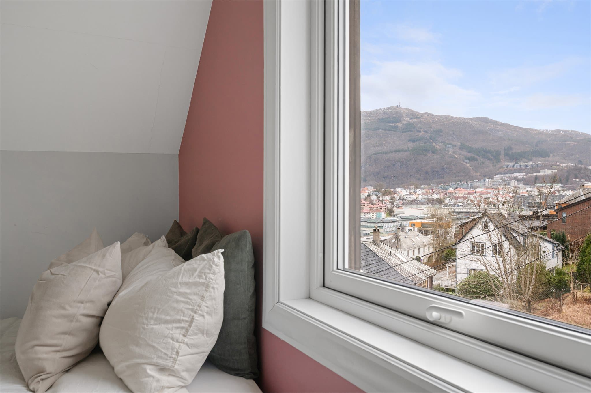 - Passer perfekt som barne- eller gjesterom -