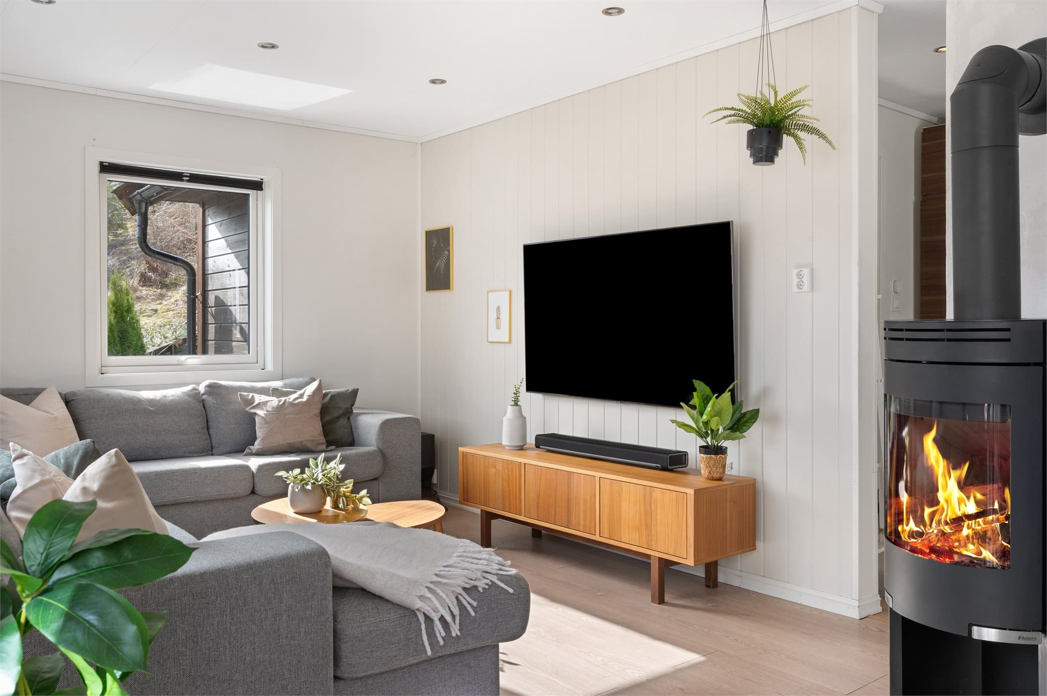 - Stue/kjøkken måler 36m² -