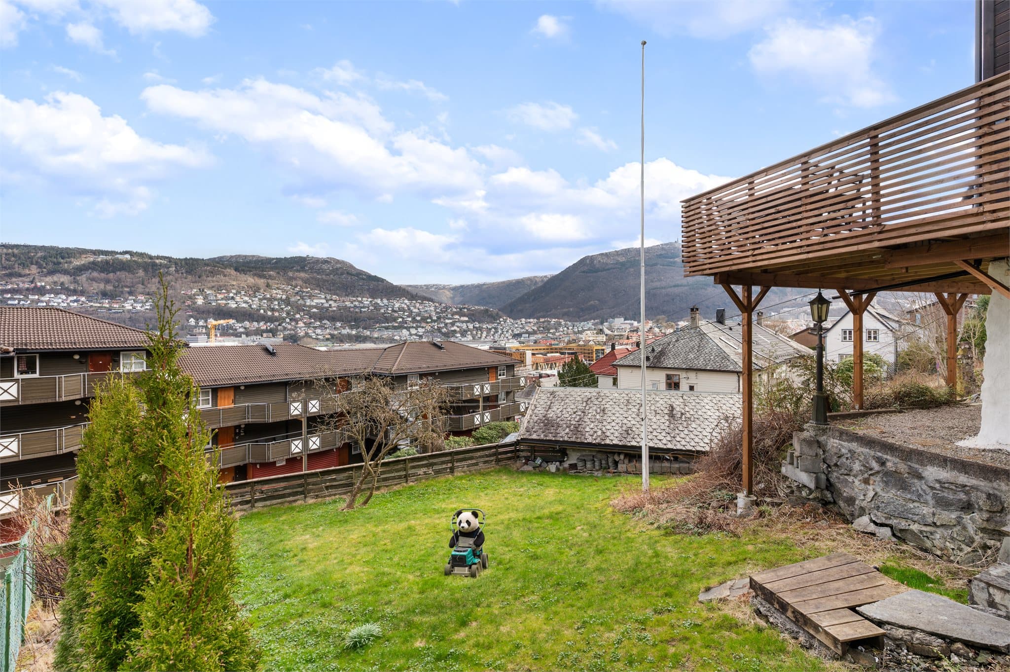 - Her bosetter man seg virkelig i nærhet til "alt" hverdagen har å by på! -