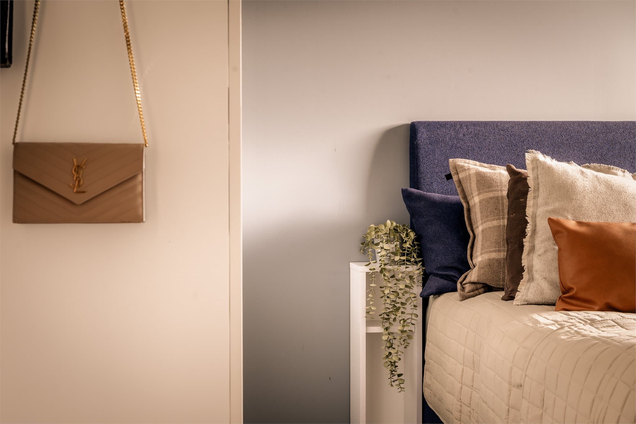 I 1.etasje finner man to soverom av god størrelse.