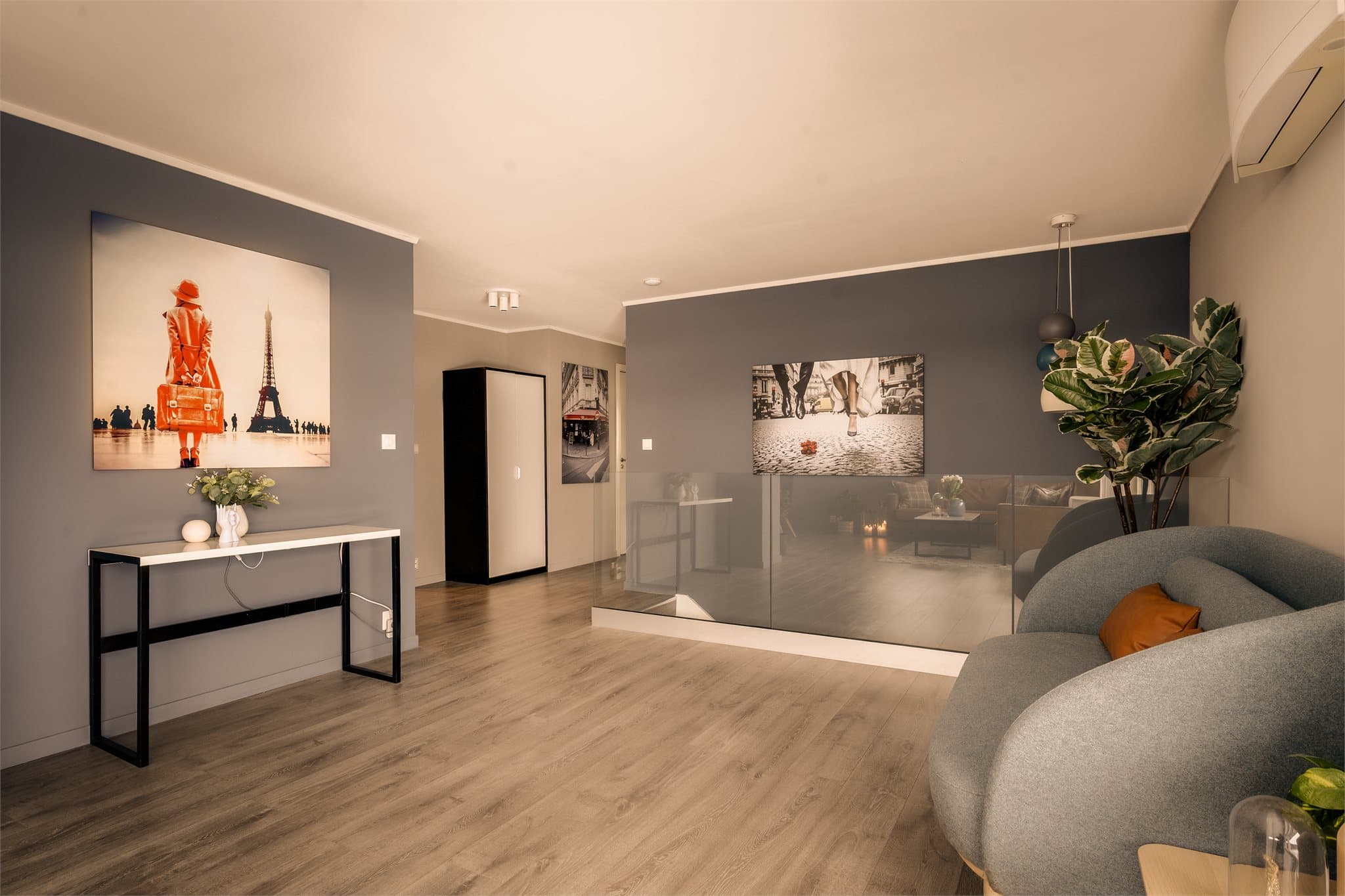 Boligen har varmepumpe, elektriske panelovner og gulvvarme som oppvarmingskilder.