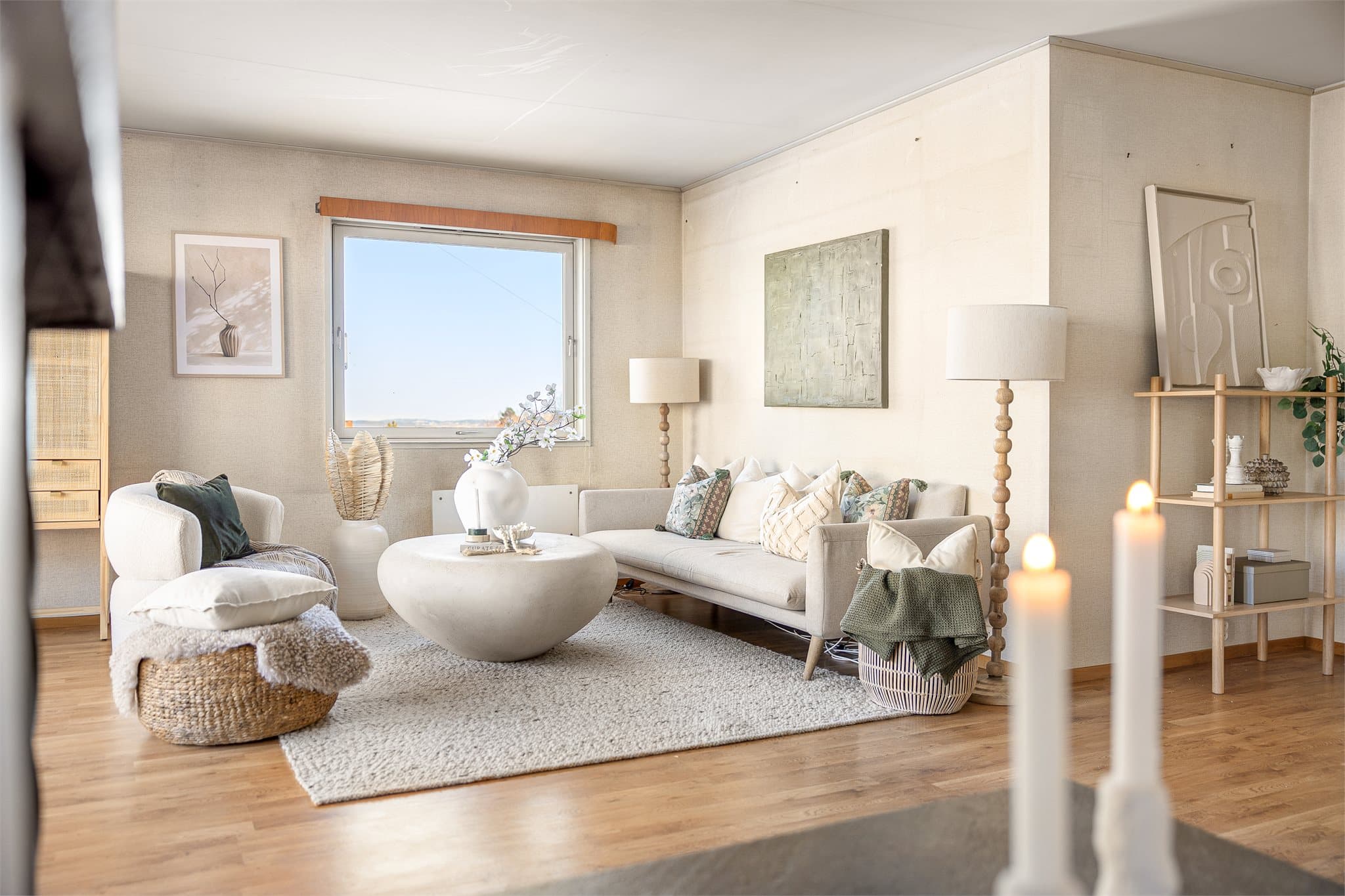 Boligen ble oppført i 1970 og er på 1 etasje + kjeller og kaldloft.