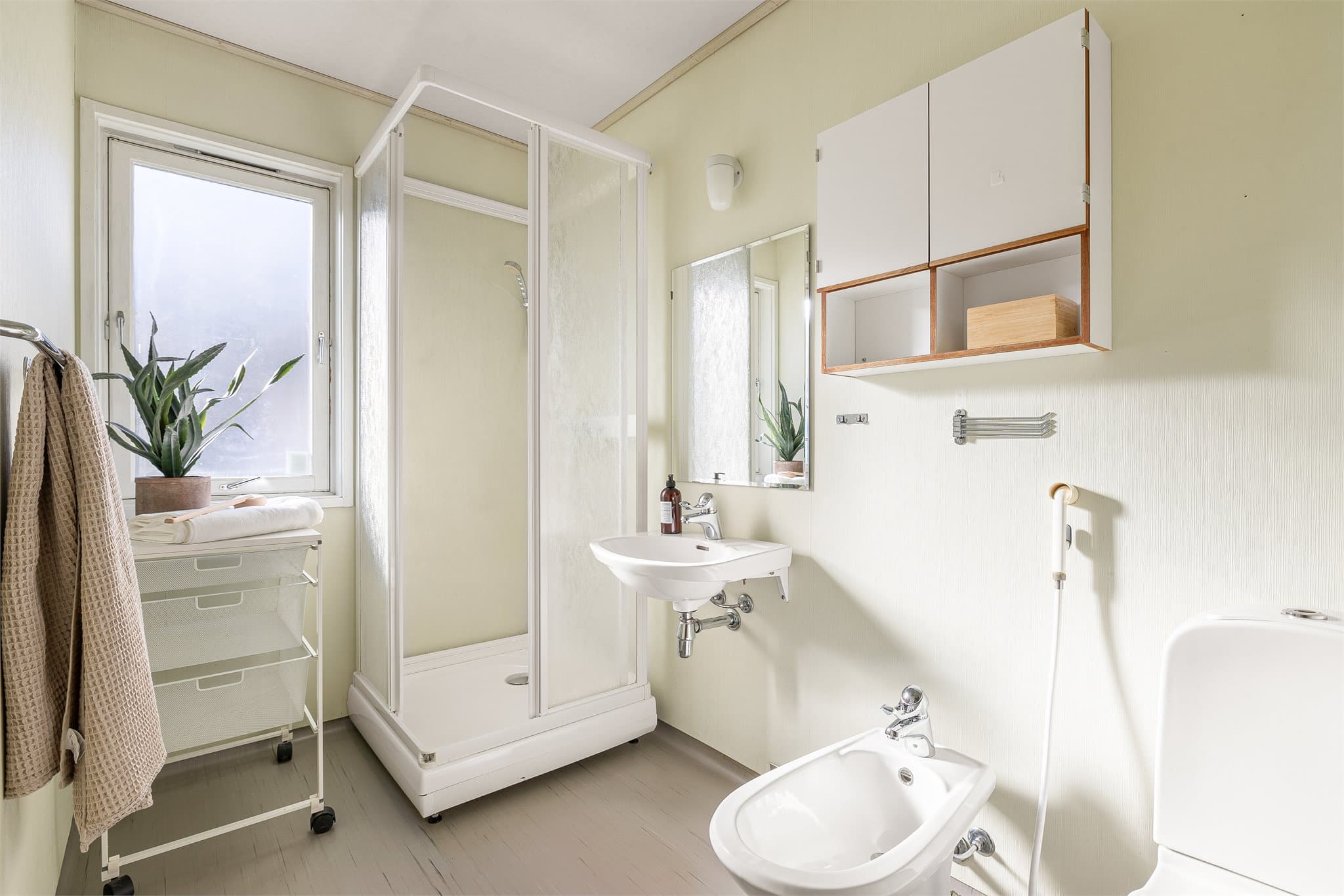 Lyst og romslig en-suite bad på 4,5 m².