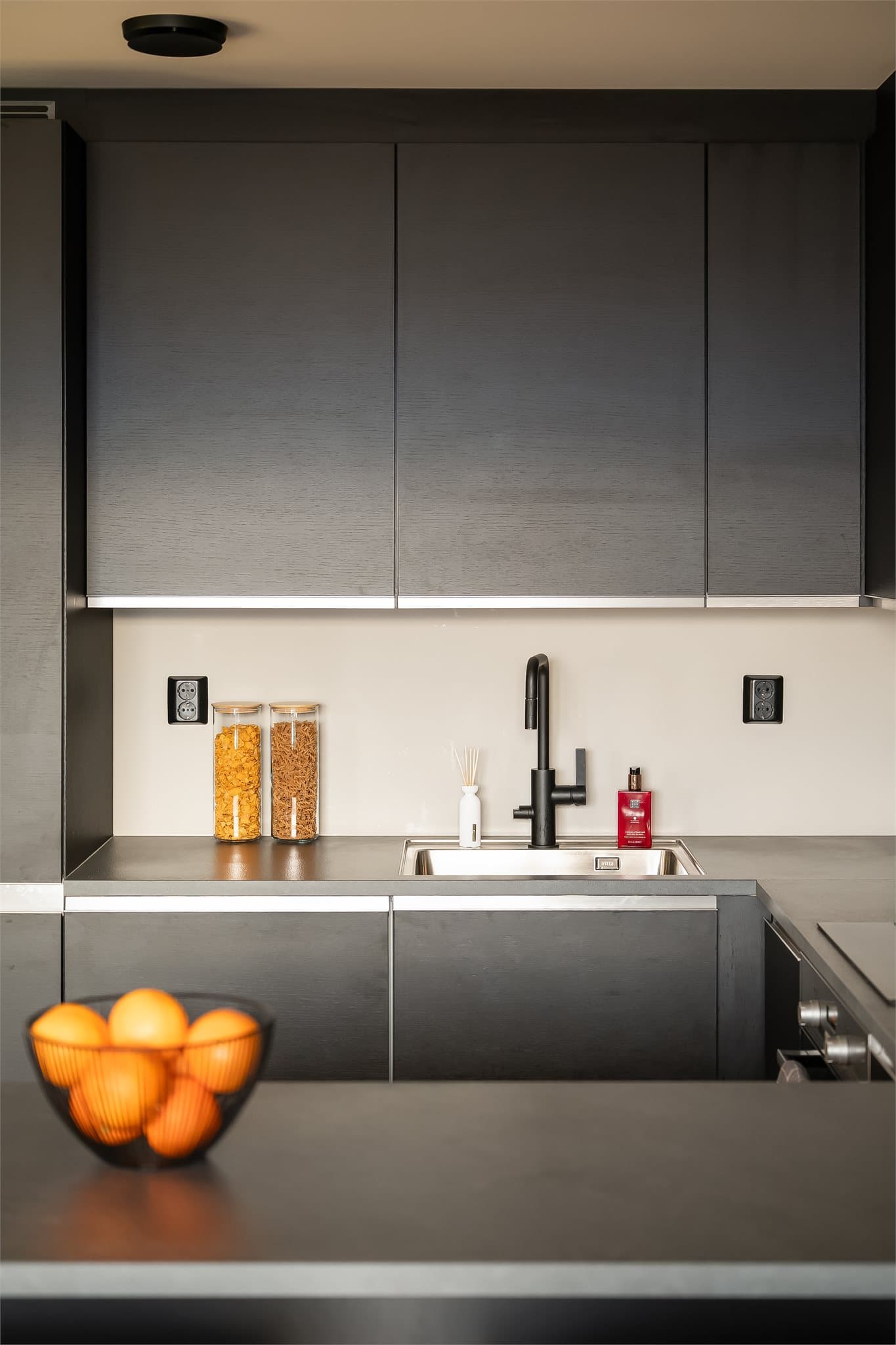 Både fjernvarme og varmtvann er inkludert i de månedlige felleskostnadene.