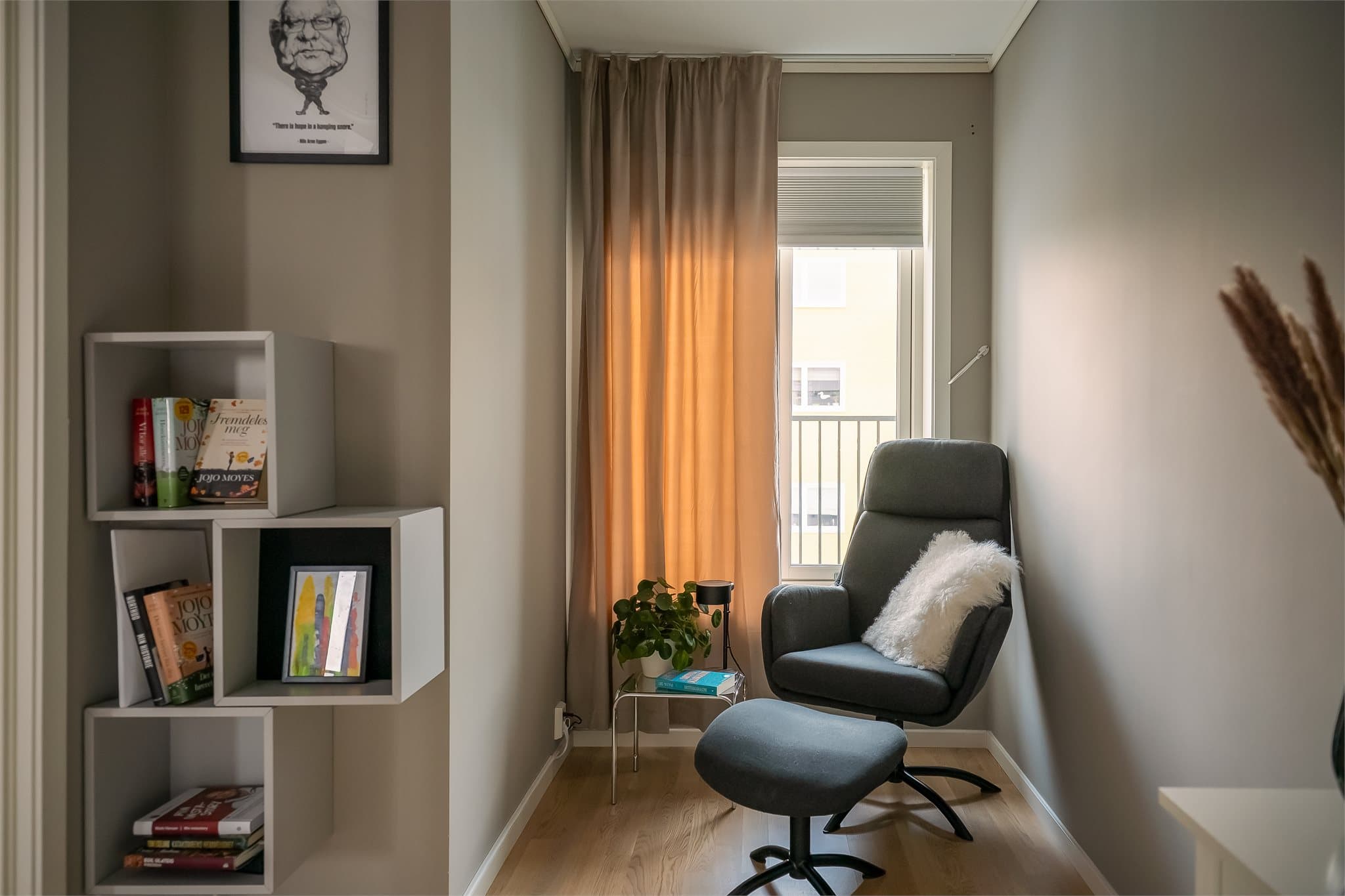 Perfekt som barnerom, ungdomsrom, gjesterom eller et behagelig hjemmekontor når hverdagen krever det.