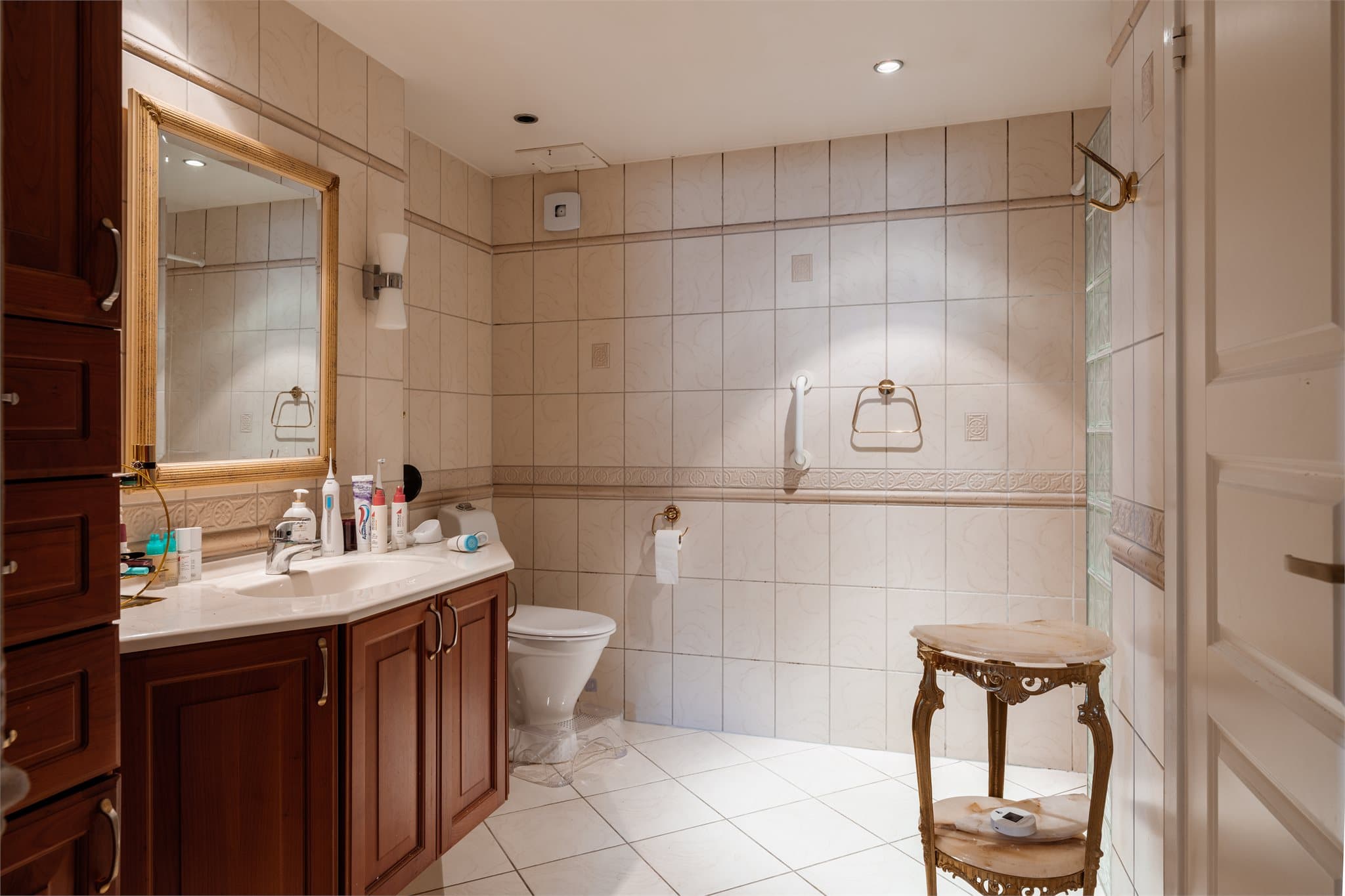 Underetasjen rommer også et andre, eldre bad.