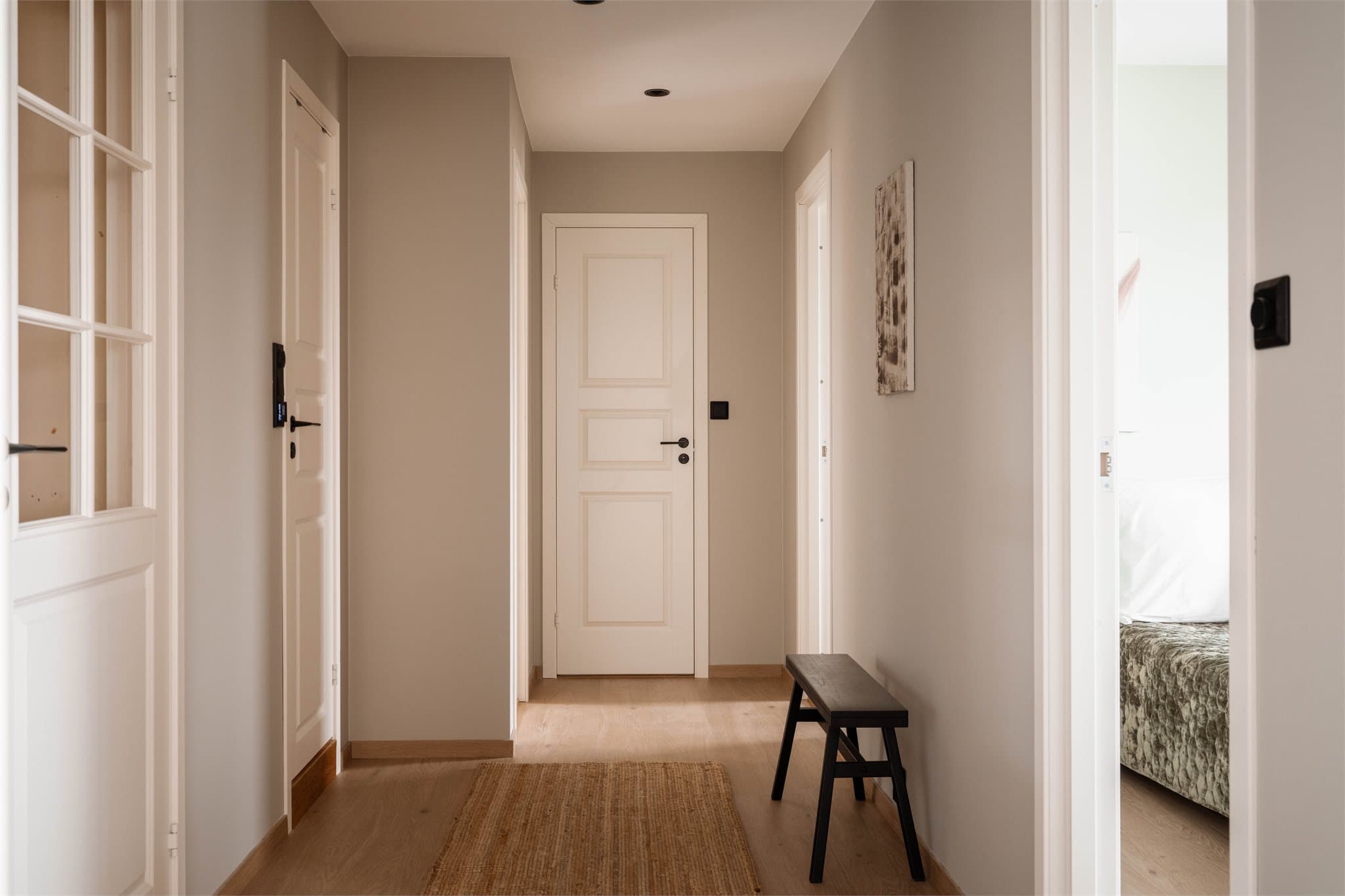 Gangen fordeler til etasjens mange rom.