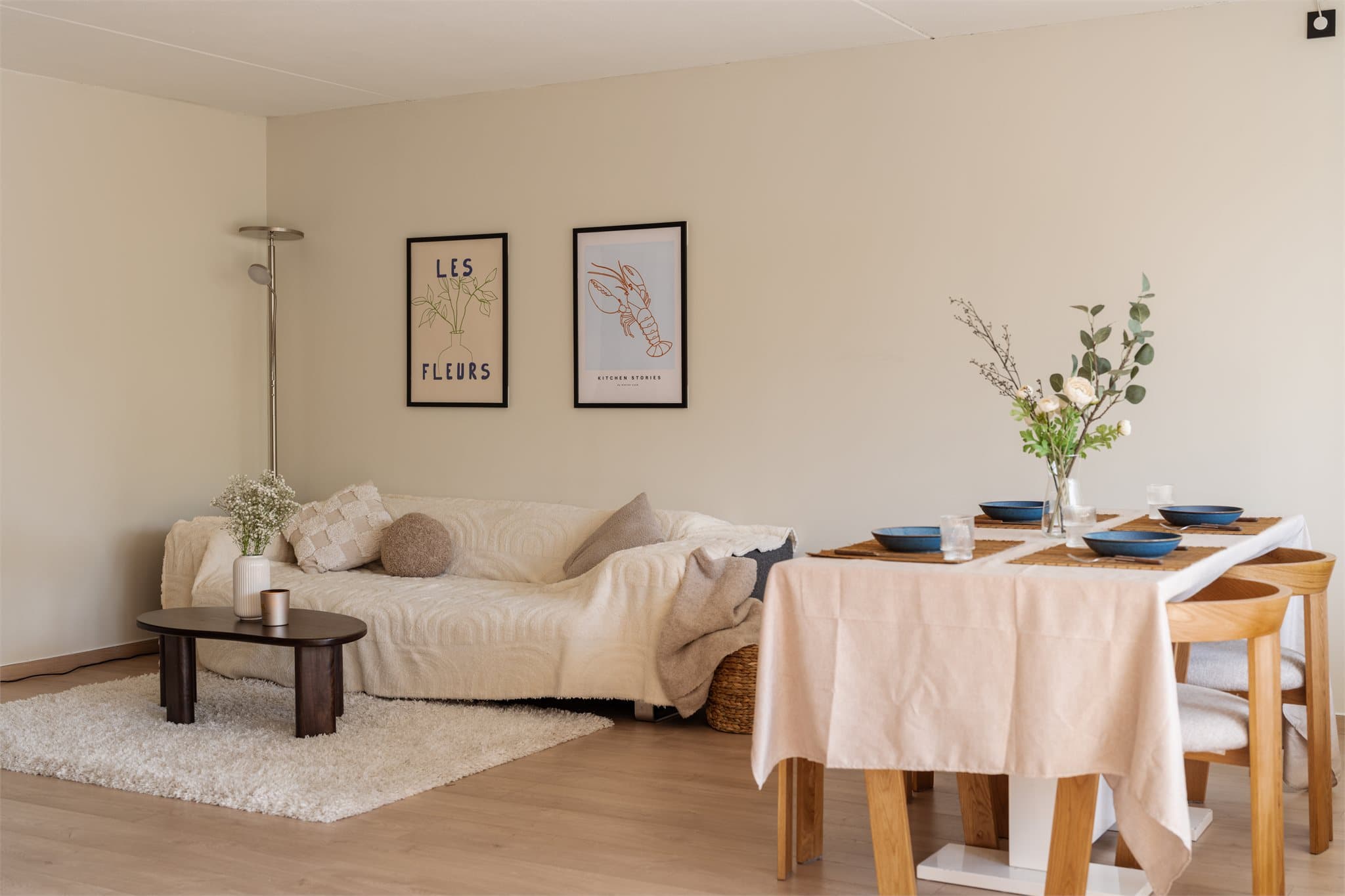 Både internett og varmtvann er inkludert i de månedlige felleskostnadene.