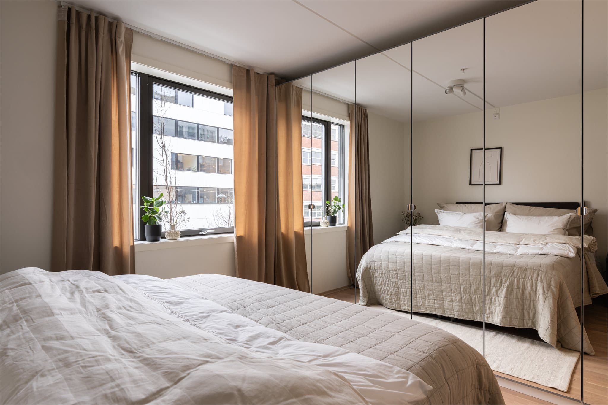 Som de øvrige soverommene har også dette rommet 3-stavs parkett på gulvet.