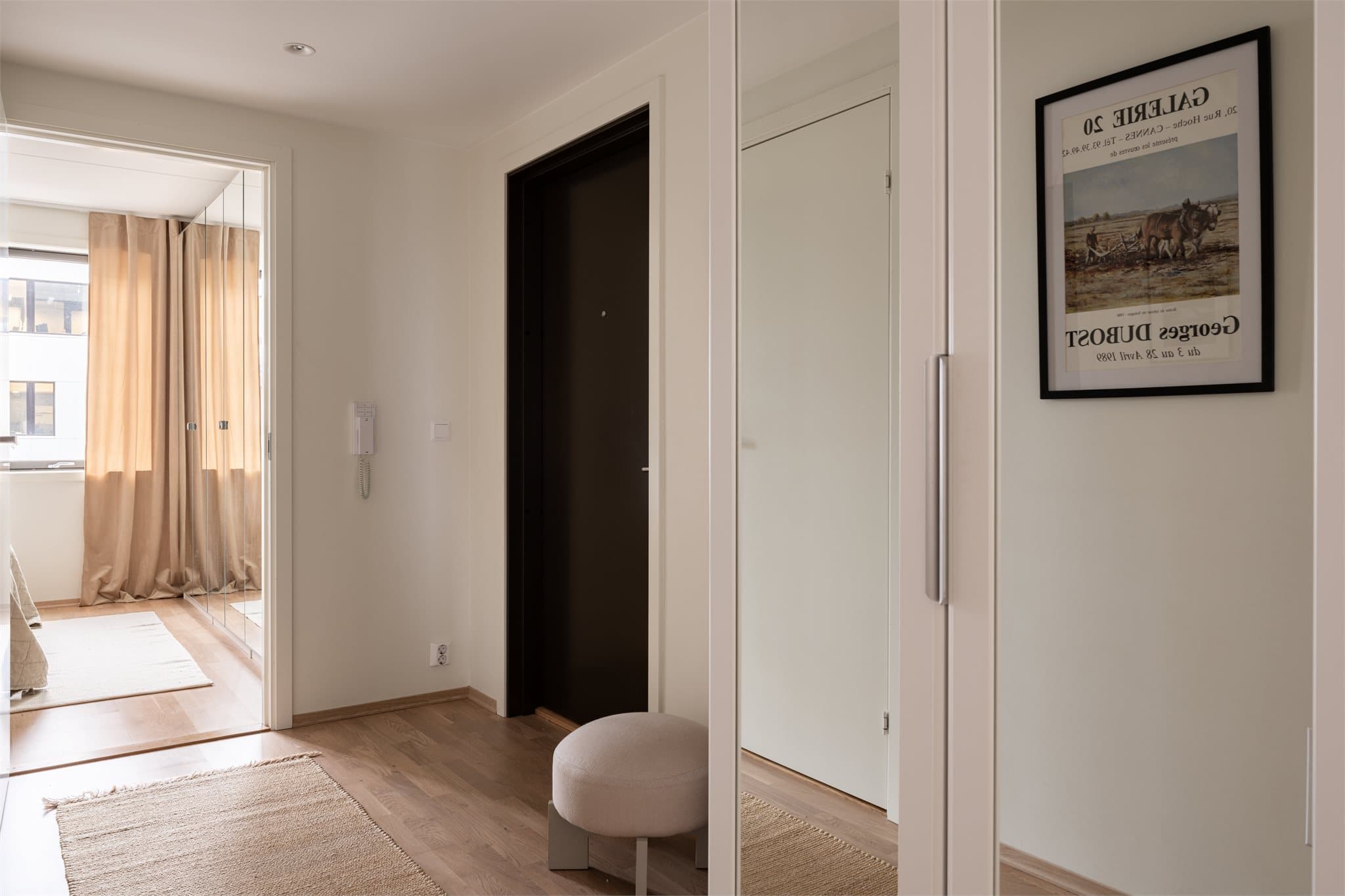 God plass til garderobeløsning for effektiv oppbevaring av yttertøy.