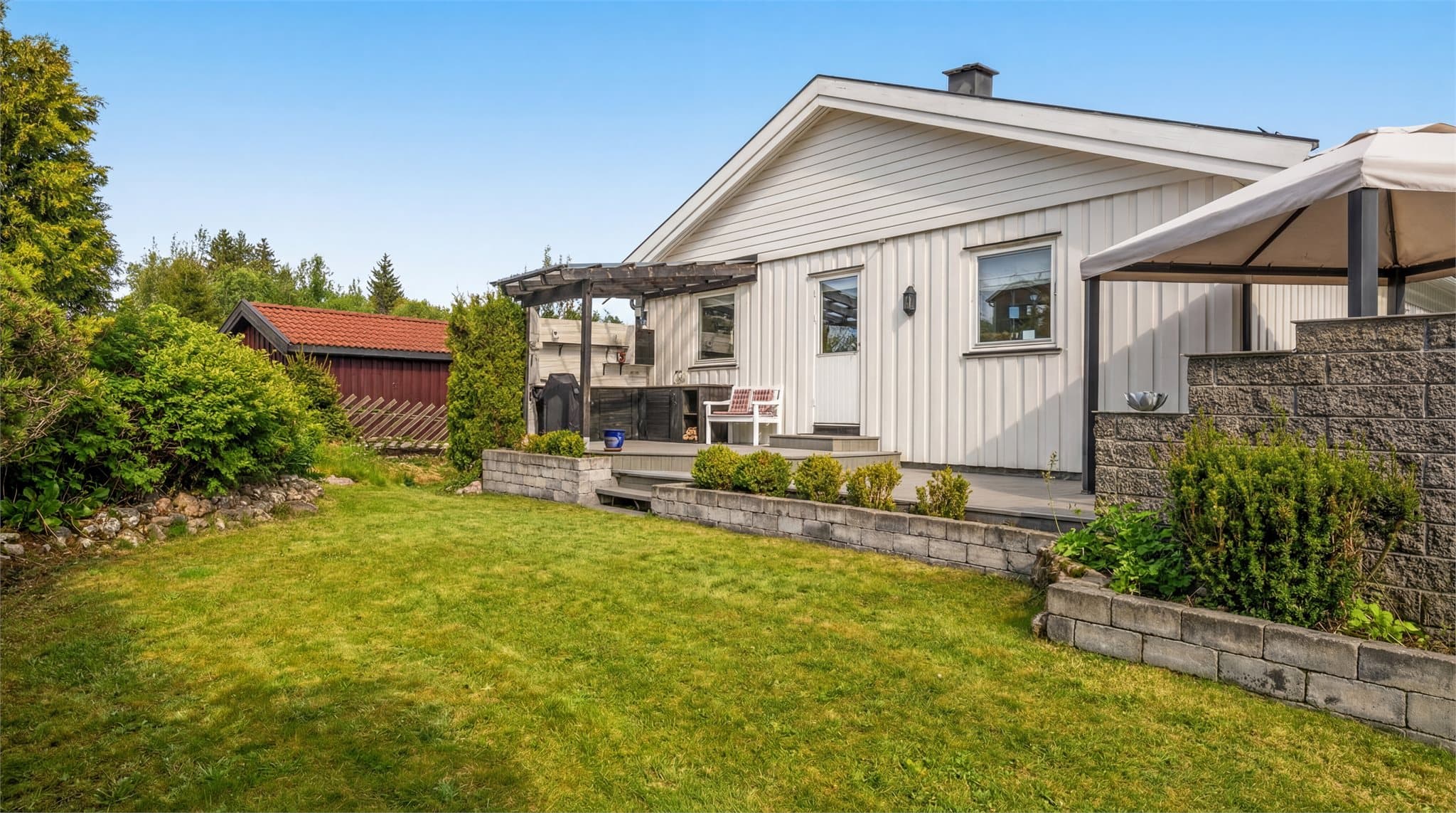 Hage på baksiden av huset