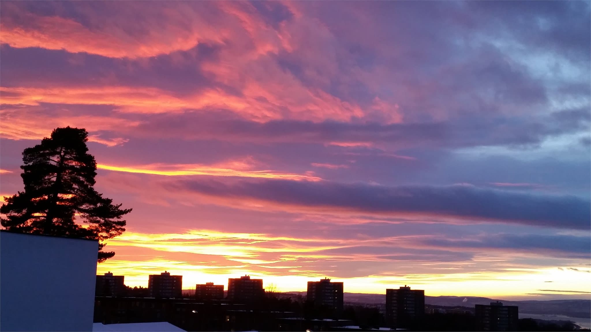 Bilde tatt av selger - En upåklagelig solnedgang