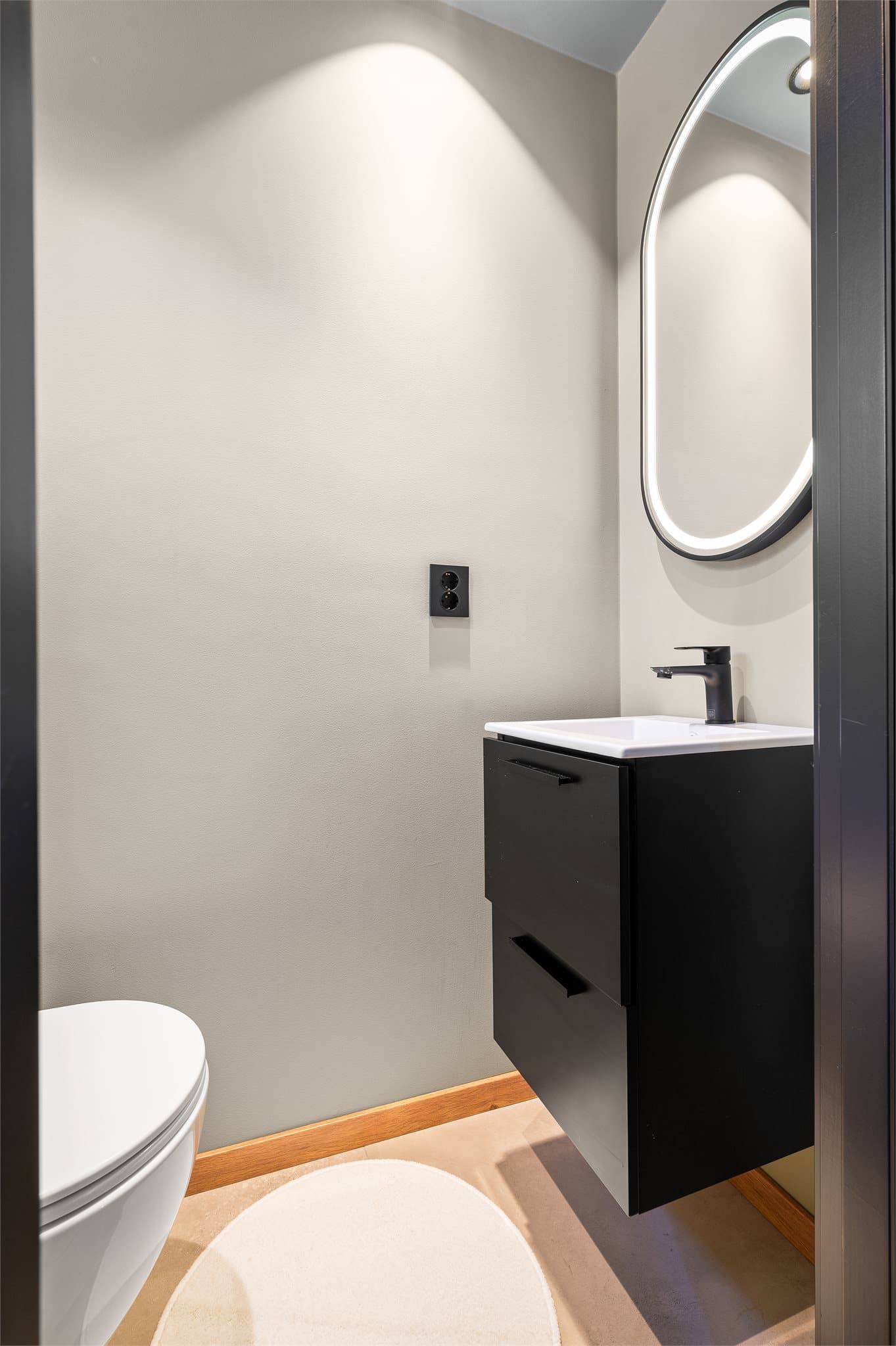 Boligen har også et separat WC! Perfekt for gjester eller en travel hverdag.