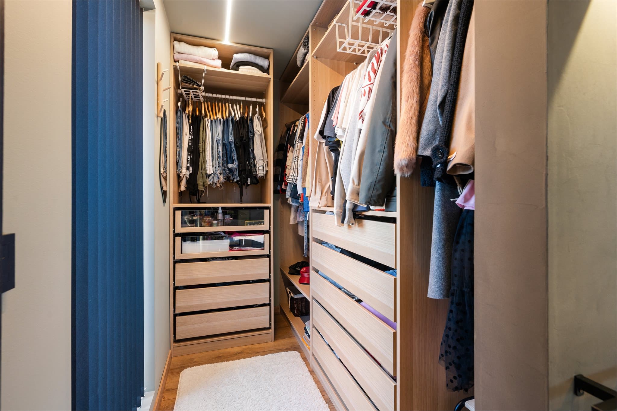 Praktisk og flott innredning i medfølgende garderobe.