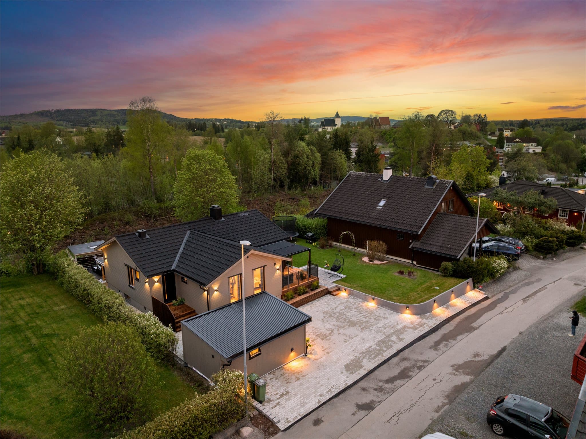 Eiendommen ligger i et trygt og barnevennlig nabolag på Frogner i Lillestrøm kommune.