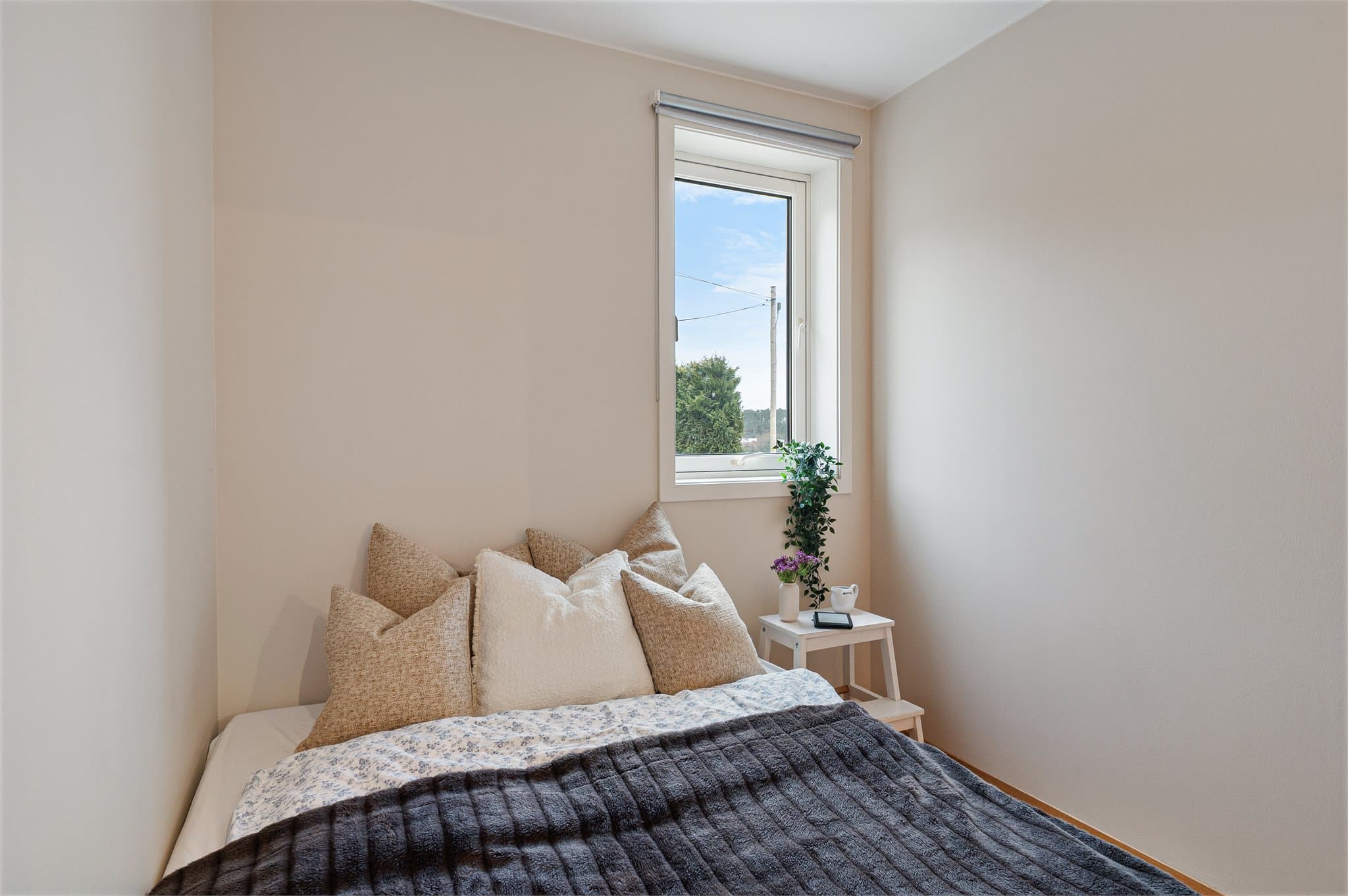 - Passer perfekt som kontor, barne- eller gjesterom -