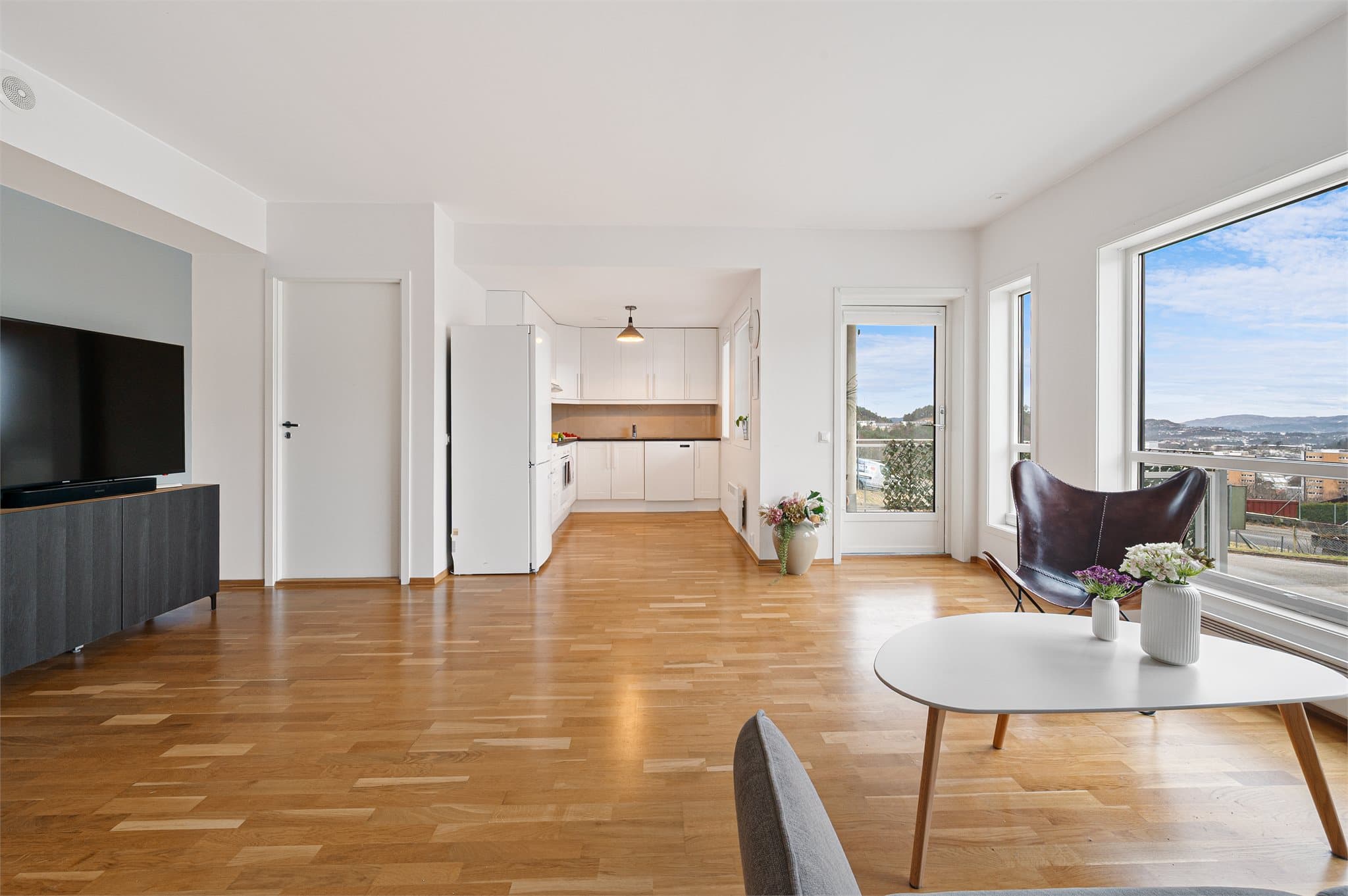 - Merk listefri overgang mellom vegger og tak som sørger for et sømløst og moderne uttrykk -