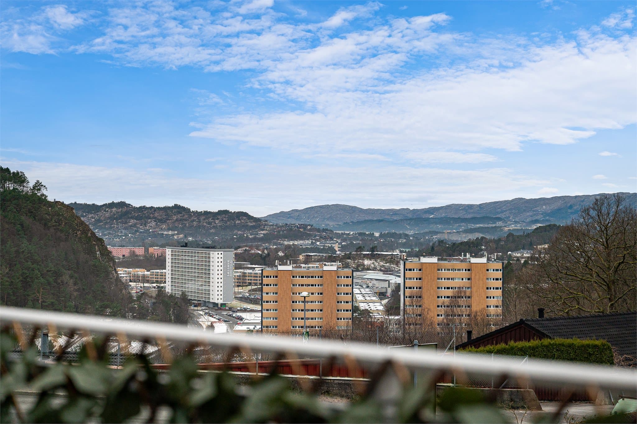 - Her bor du svært sentralt med kort vei til "alt" du skulle behøve i hverdagen -