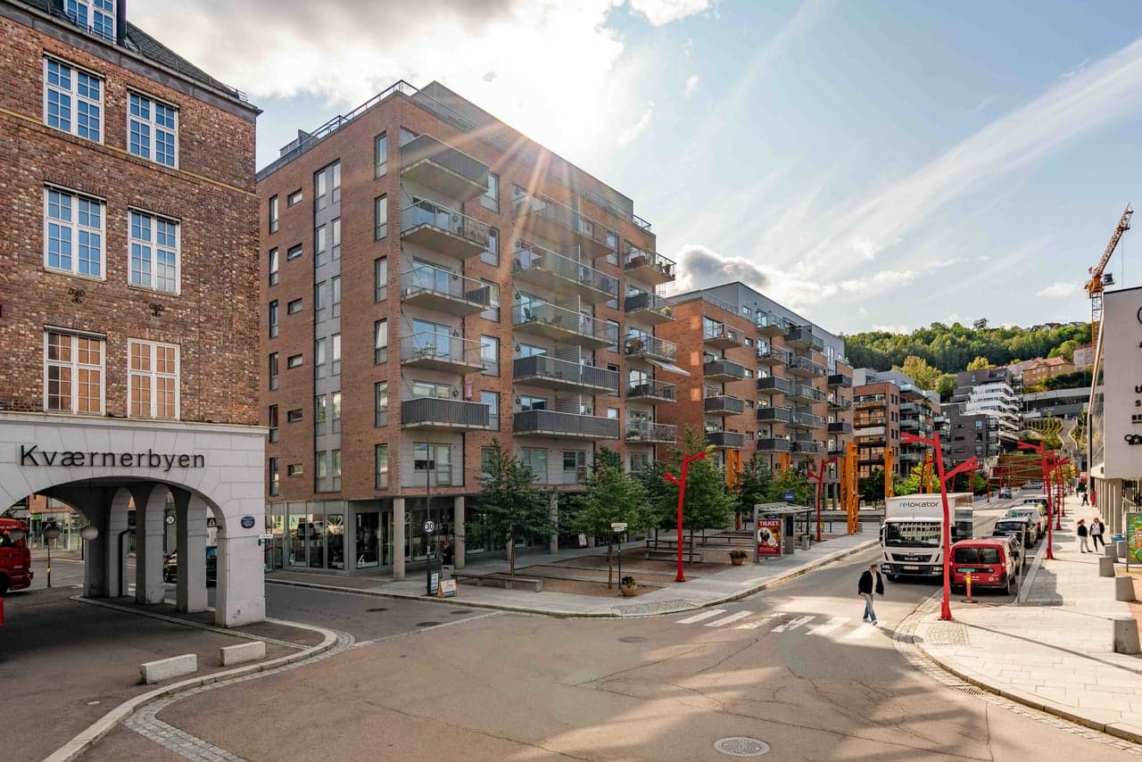 Leiligheten har svært kort avstand til Kværnerbyens bussholdeplass.