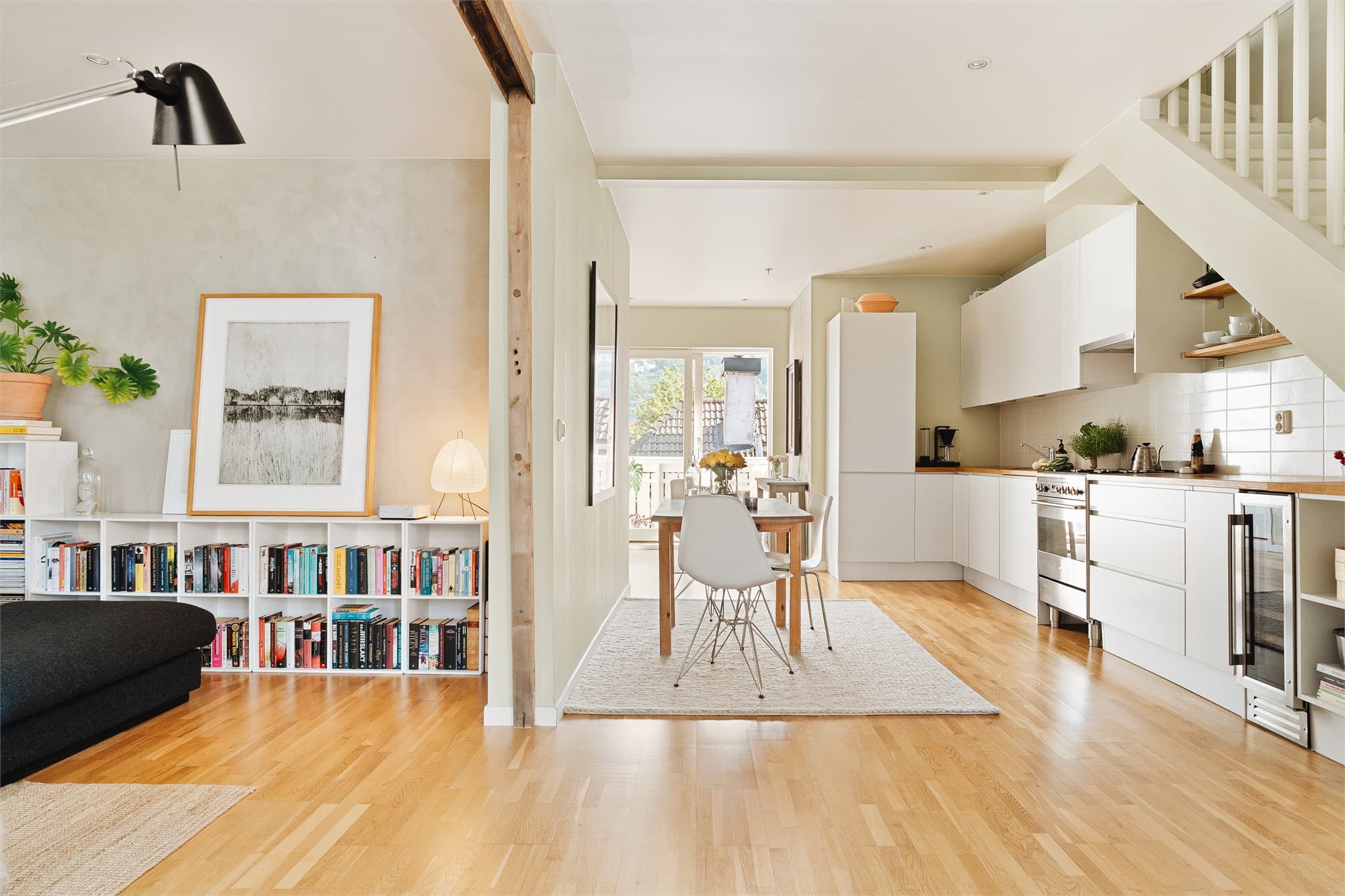 Åpen løsning mellom stuen og kjøkkenet