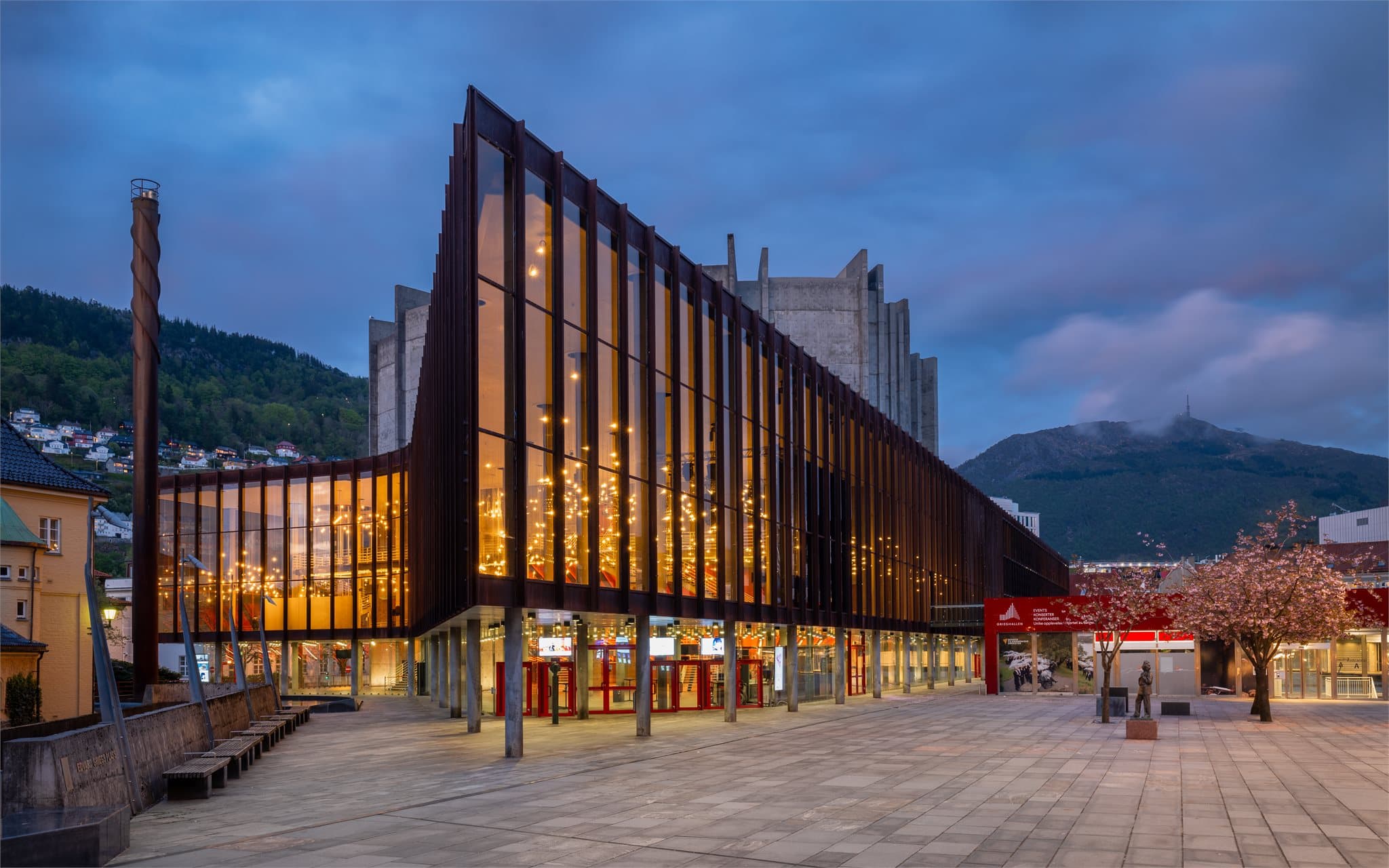 Grieghallen er like i nærheten hvor du kan nyte kulturelle kvelder