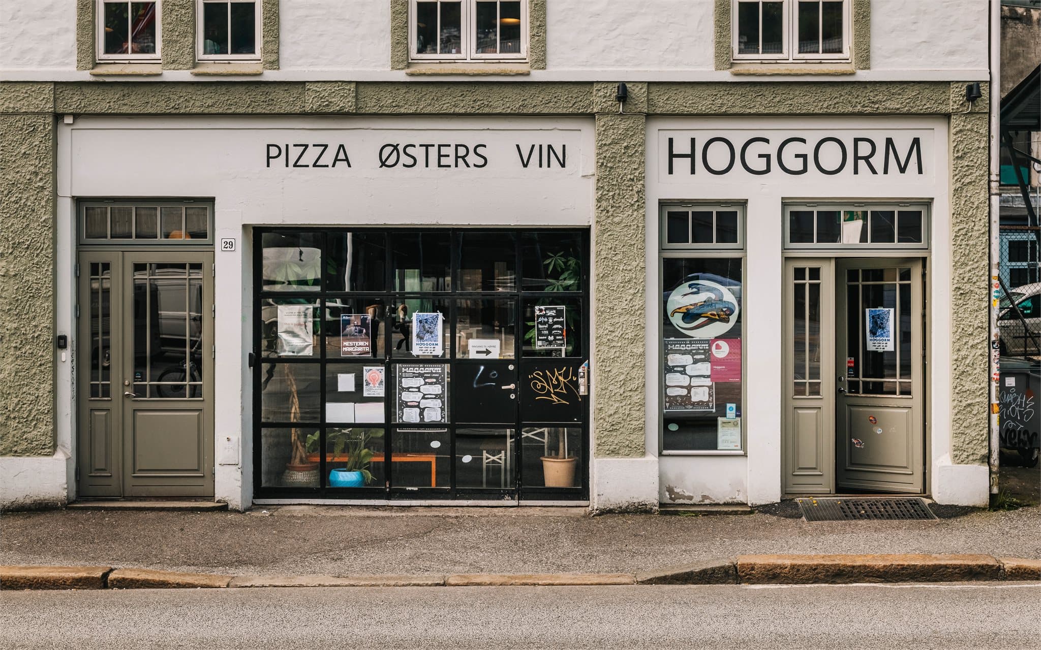 Hoggorm er like borte i høgget hvor de serverer nydelig pizza