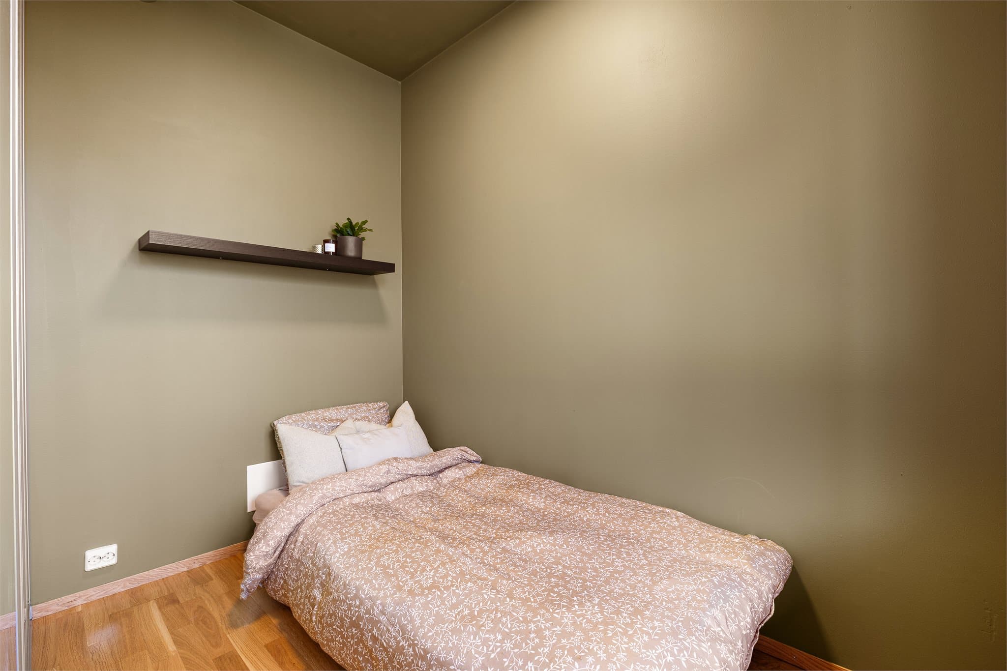 Dette er en flott 1-roms leilighet med sovealkove og en gjennomtenkt planløsning.