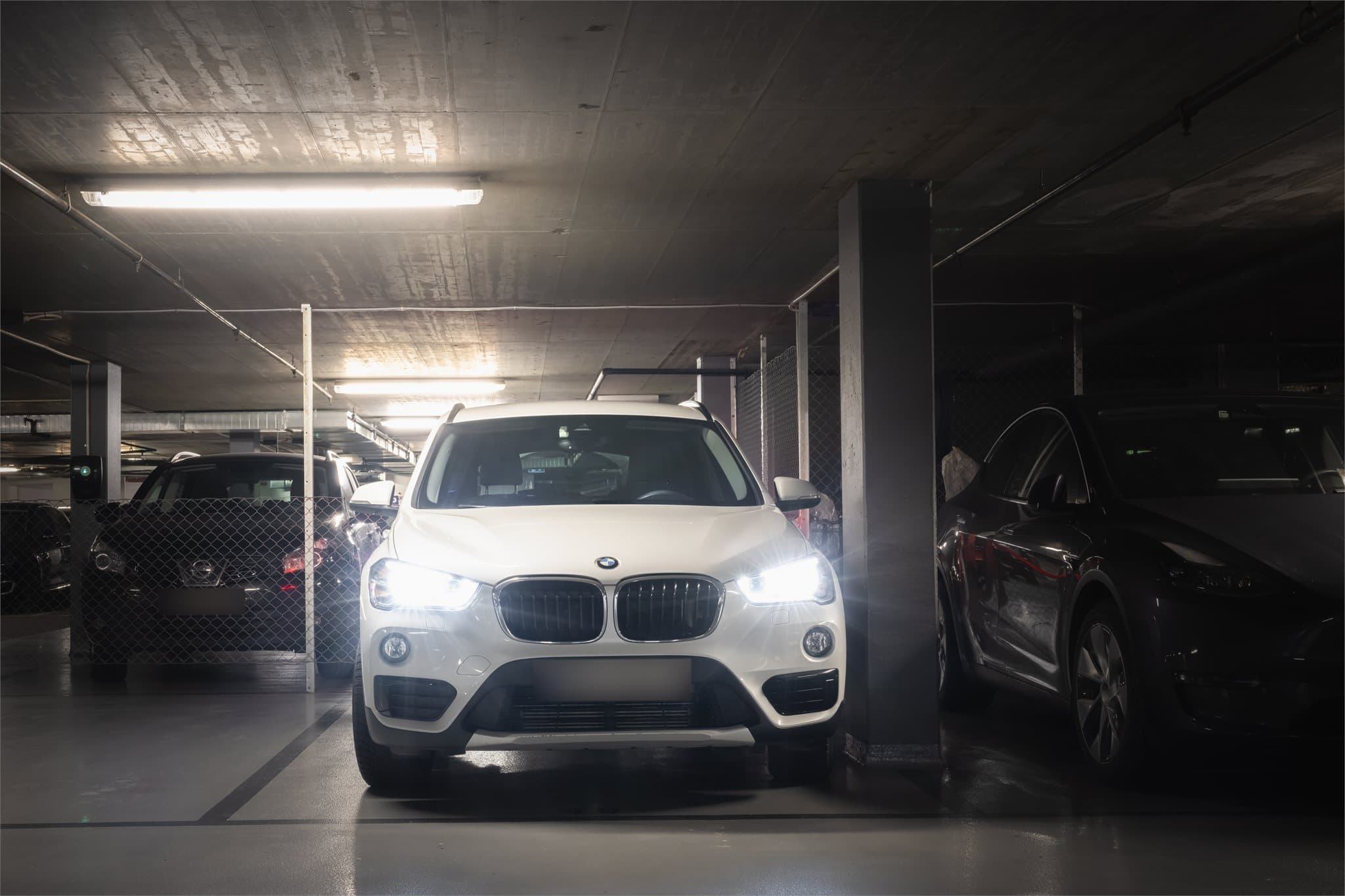 Garasjeplass nr. 49 i kjelleretasjen kan kjøpes mot et tillegg på kr. 1 000 000,- + omkostninger