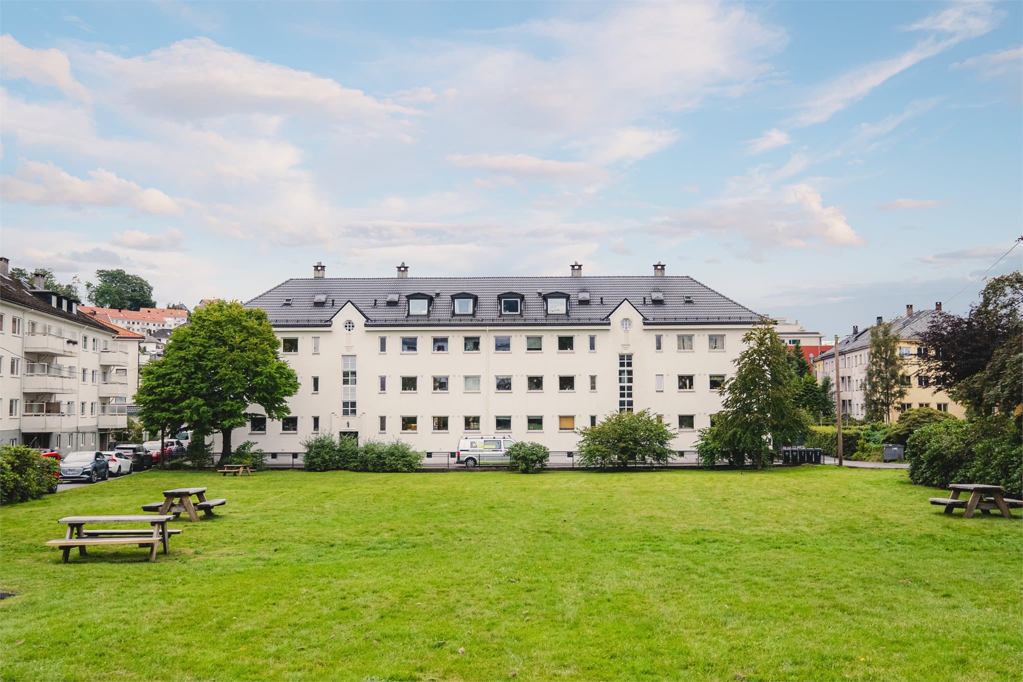 - Her bosetter man seg i et flott borettslag i et ellers sentralt og populært boligområde -