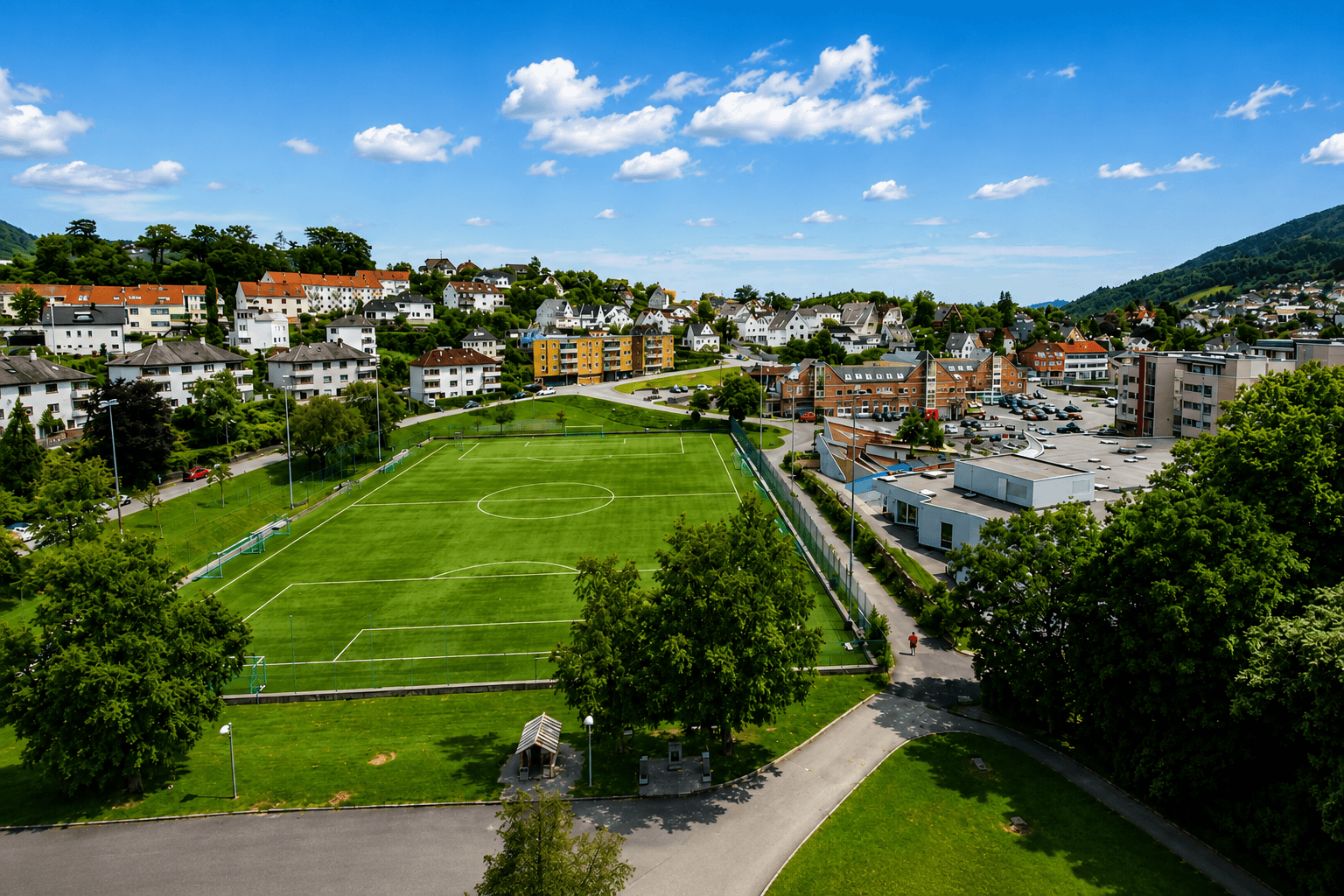 - Fotballbanen på Wergeland er et steinkast unna og kort vei til barnehage, dagligvare og legekontor-
