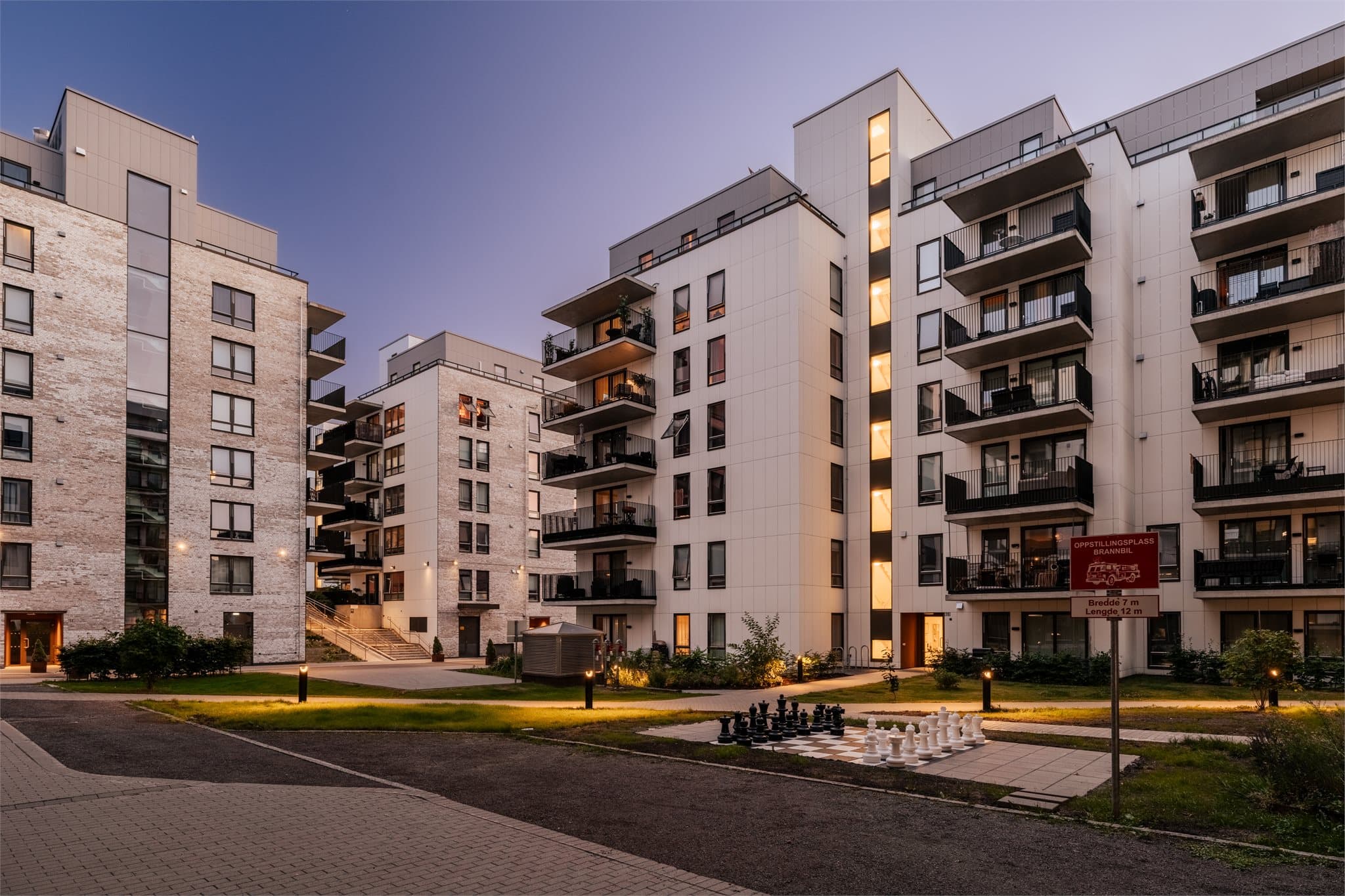 Attraktiv beliggenhet i et moderne bygg fra 2023.