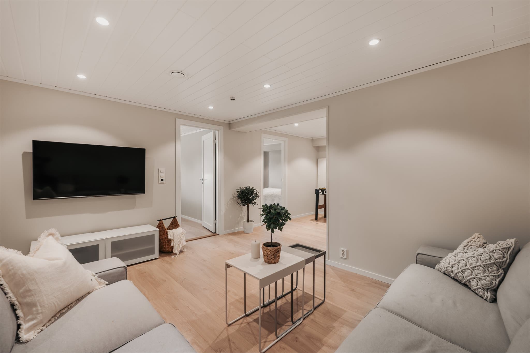 Ved stuen er det to gode soverom.