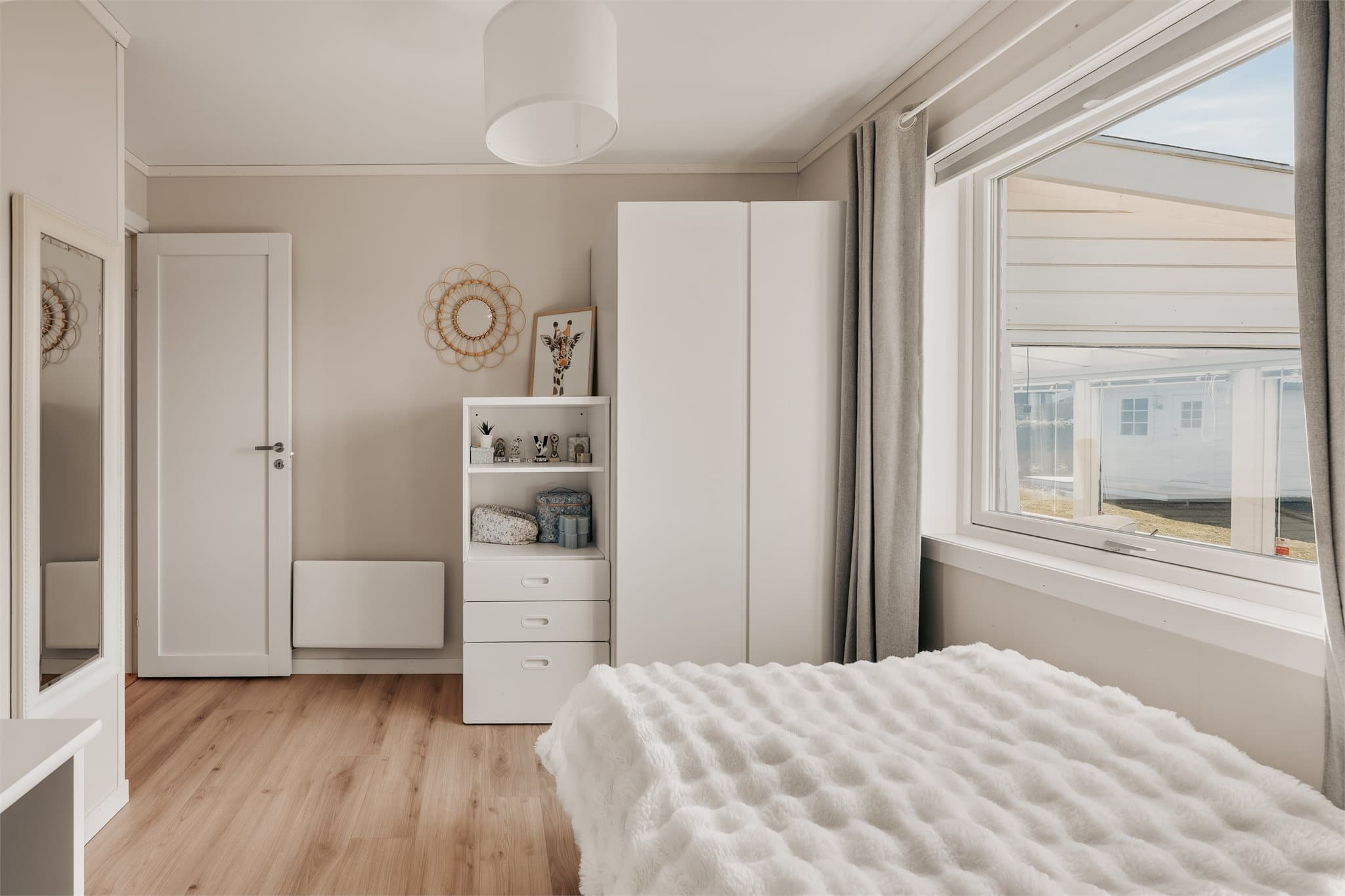 Alle soverom i boligen er av god størrelse.