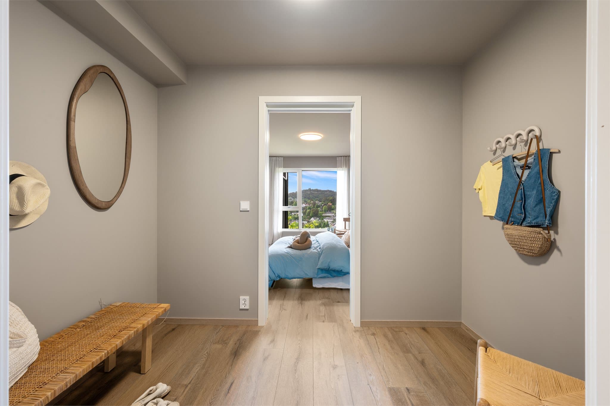- Badet måler 5,6m² og omkledningsrom 5,5m² -