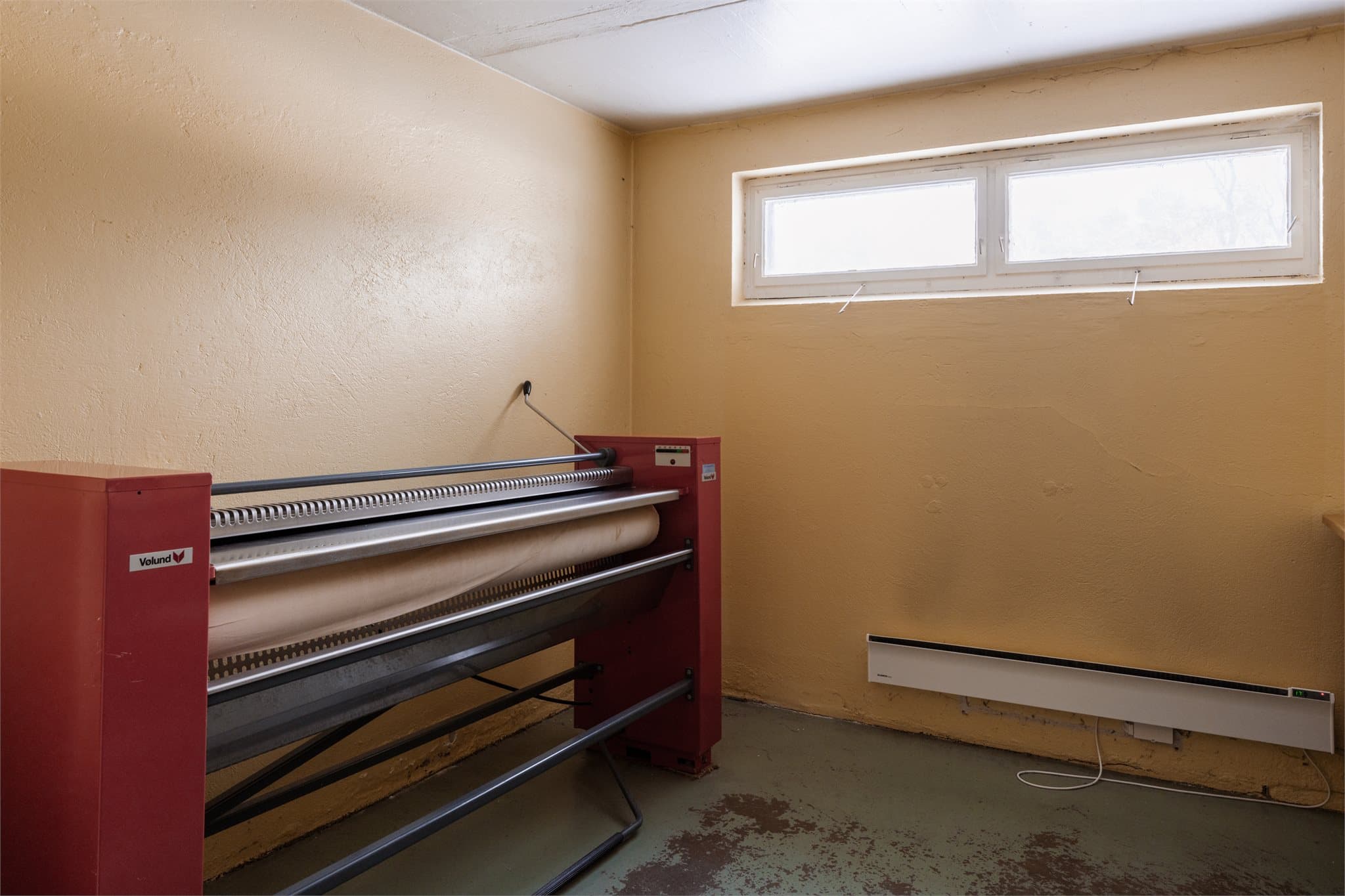 Her finnes også en praktisk rulle for sengetøy og duker.