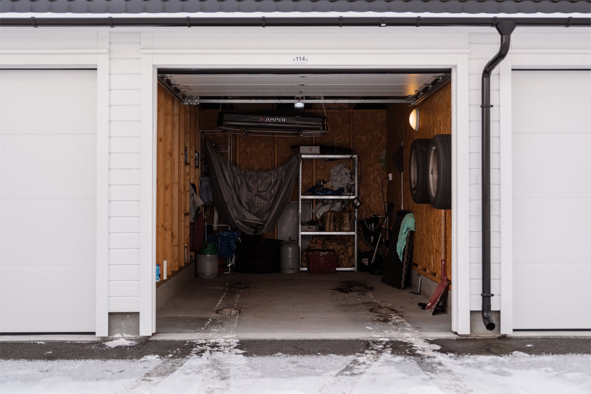 Det er mulighet for å kjøpe garasjeplassen for kr. 150 000,-. Konferer megler for spørsmål.