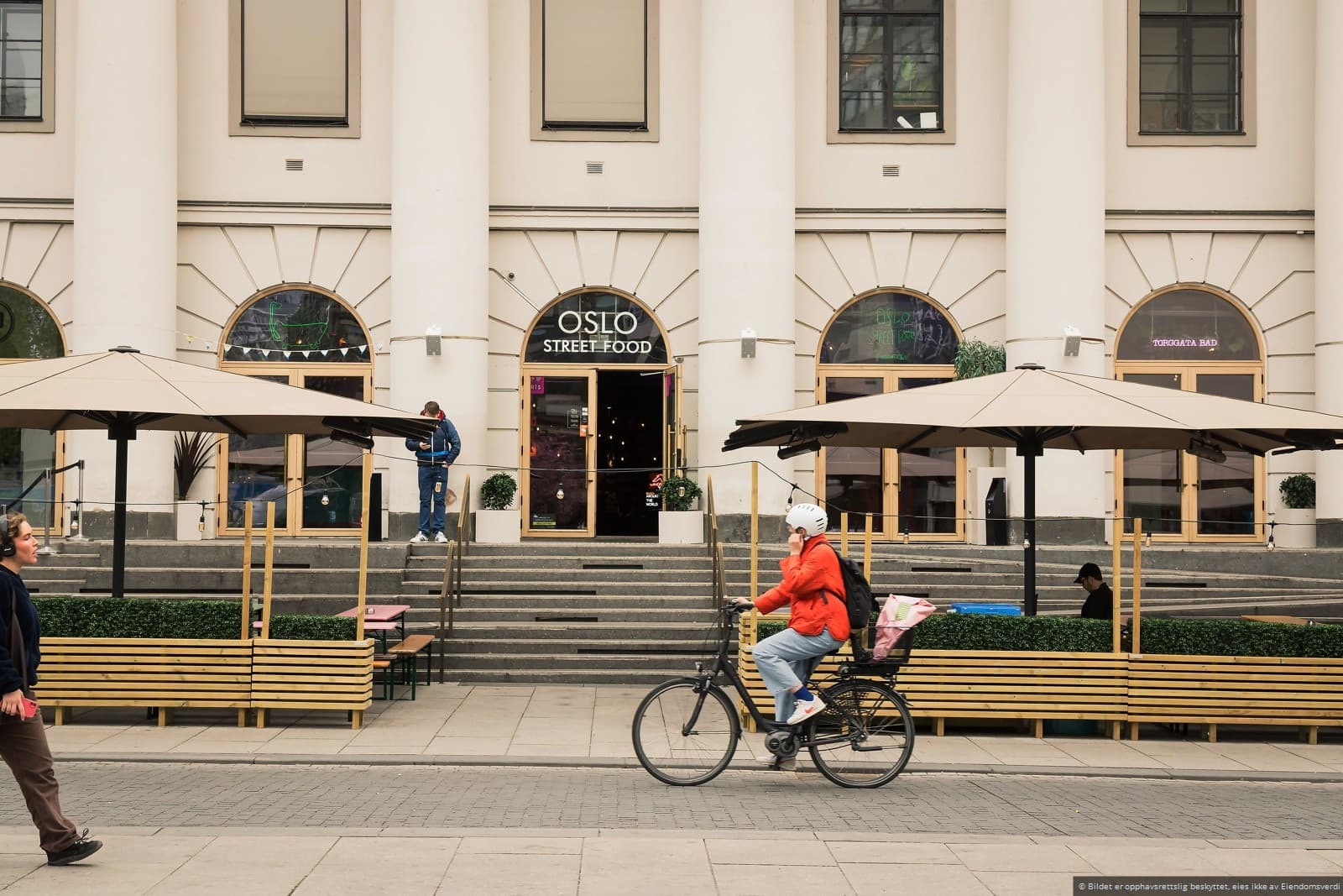 Oslo street food i Torggata (2 min unna) har 16 ulike stands med spennende mat fra store deler av verden.