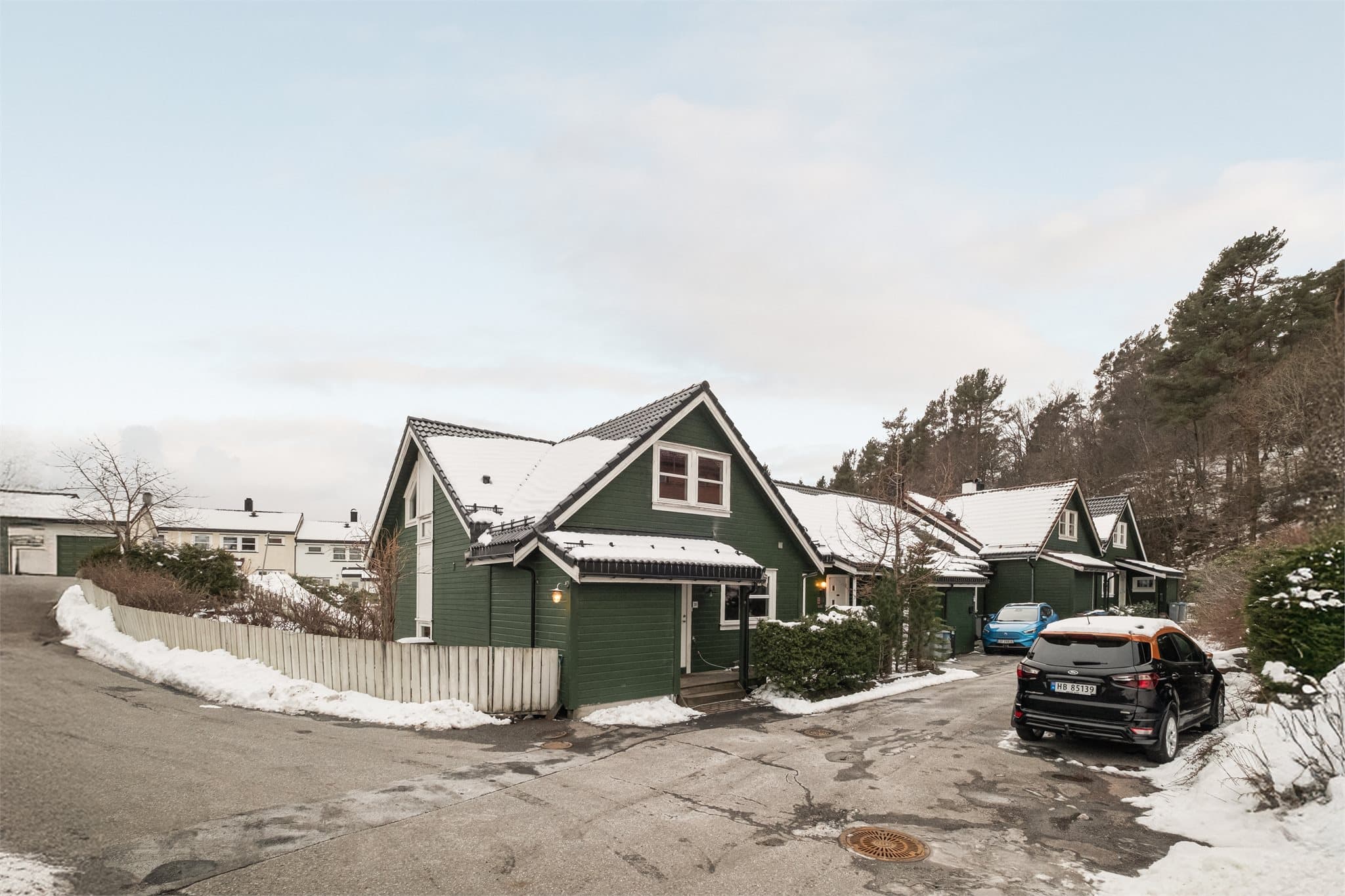 - Kollektivtilbudet i området er også veldig bra med 3 min gange til nærmeste busstopp og 11 min til bybanestopp -