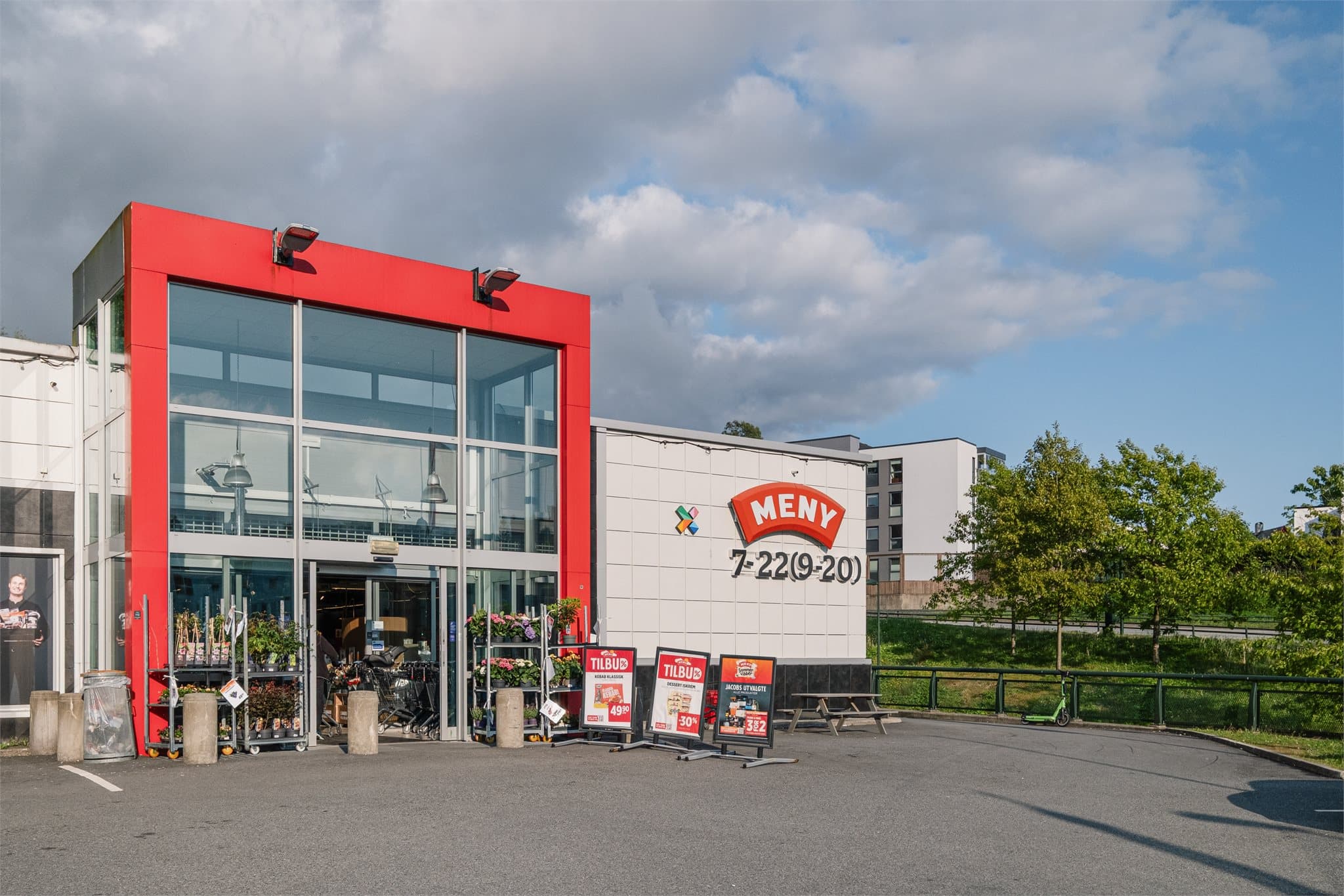 - Meny Dolviken er kun 5 minutter unna med bil -