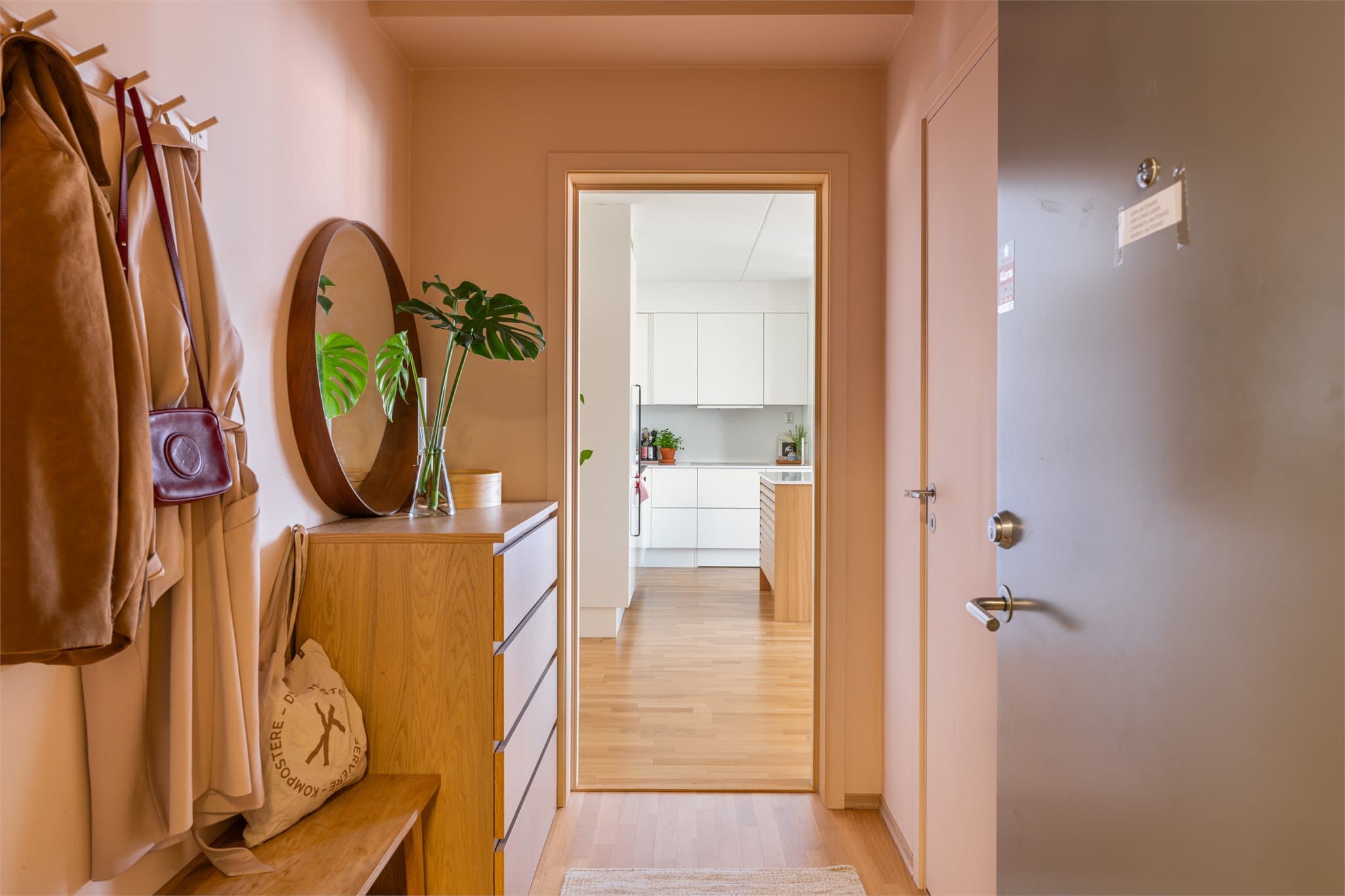 En hyggelig velkomstsone som gir et godt førsteinntrykk av boligen.