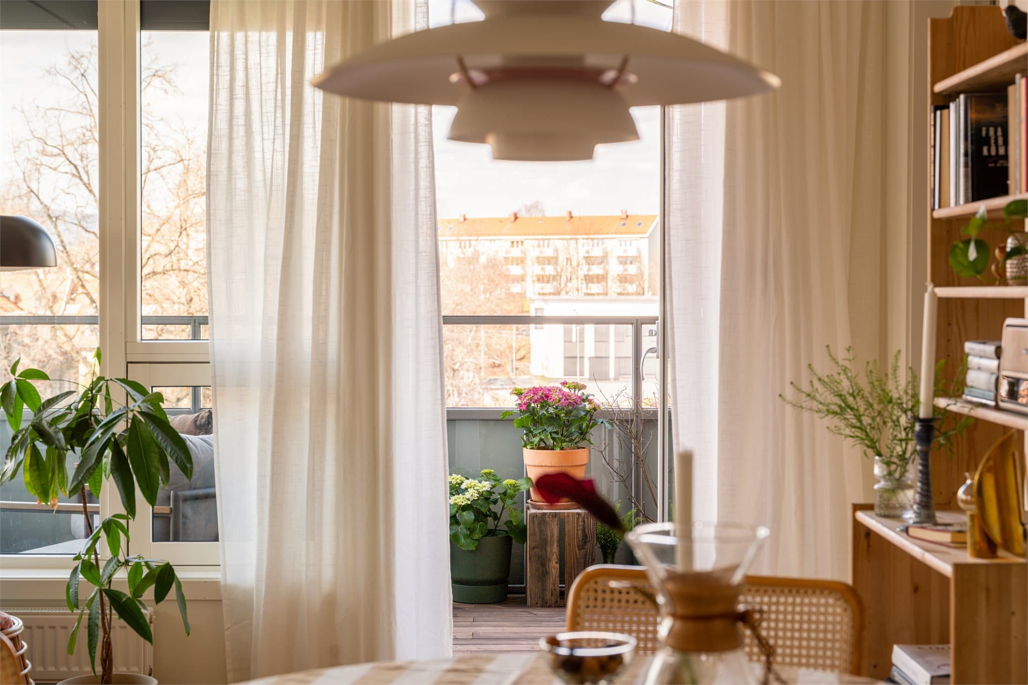 En fantastisk topp- og endeleilighet med unikt lysinnslipp.