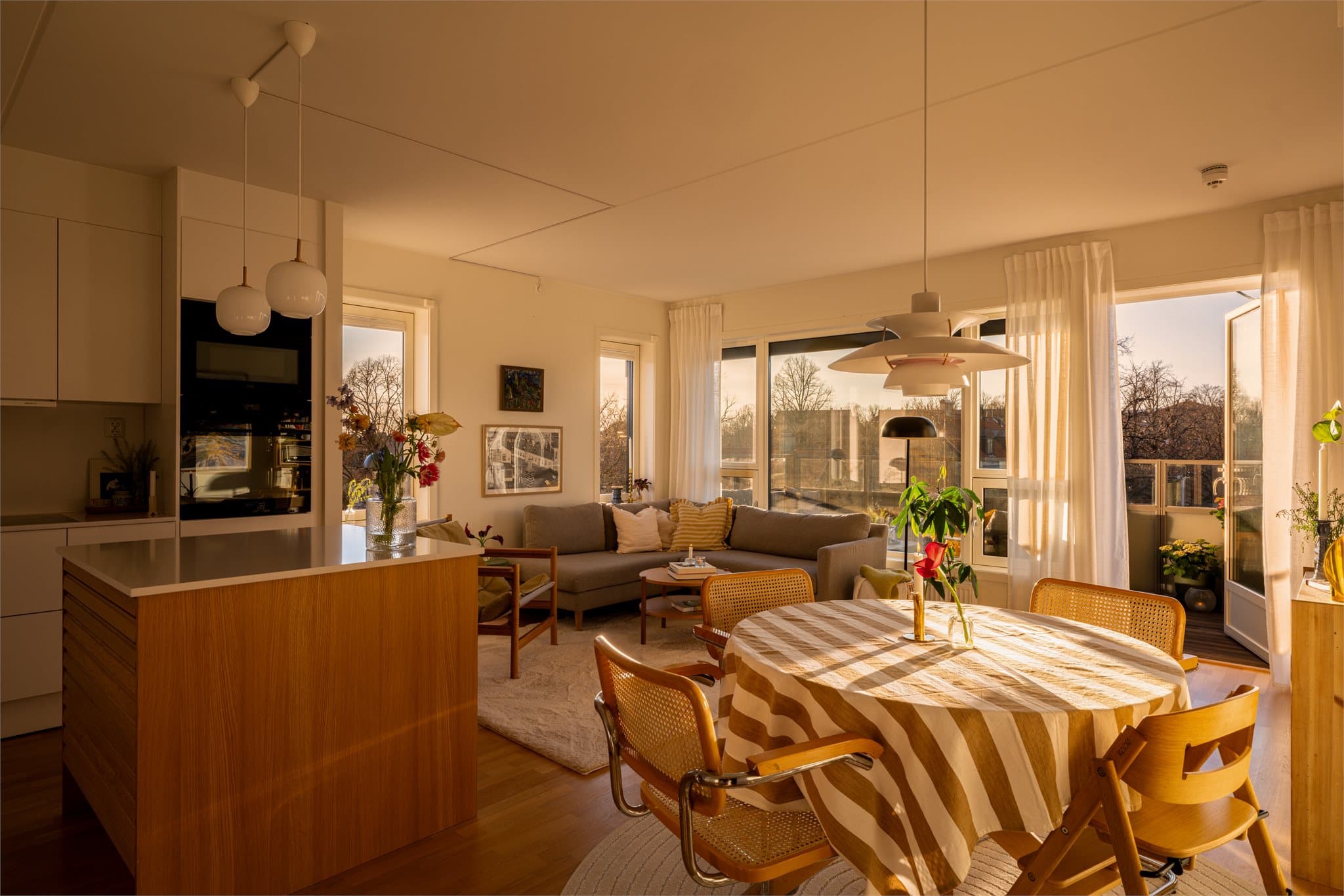 Kveldsfoto! Se den flotte stemningen som kommer inn med kveldssolen.