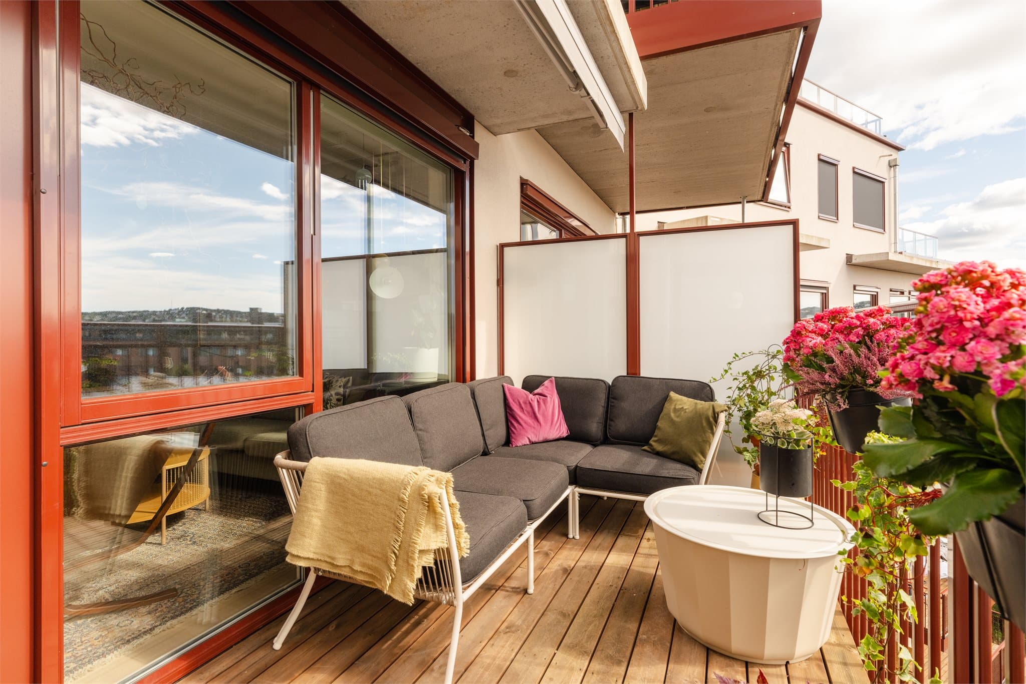 Det er god plass til en utelounge, grill og det som hører sommeren med.