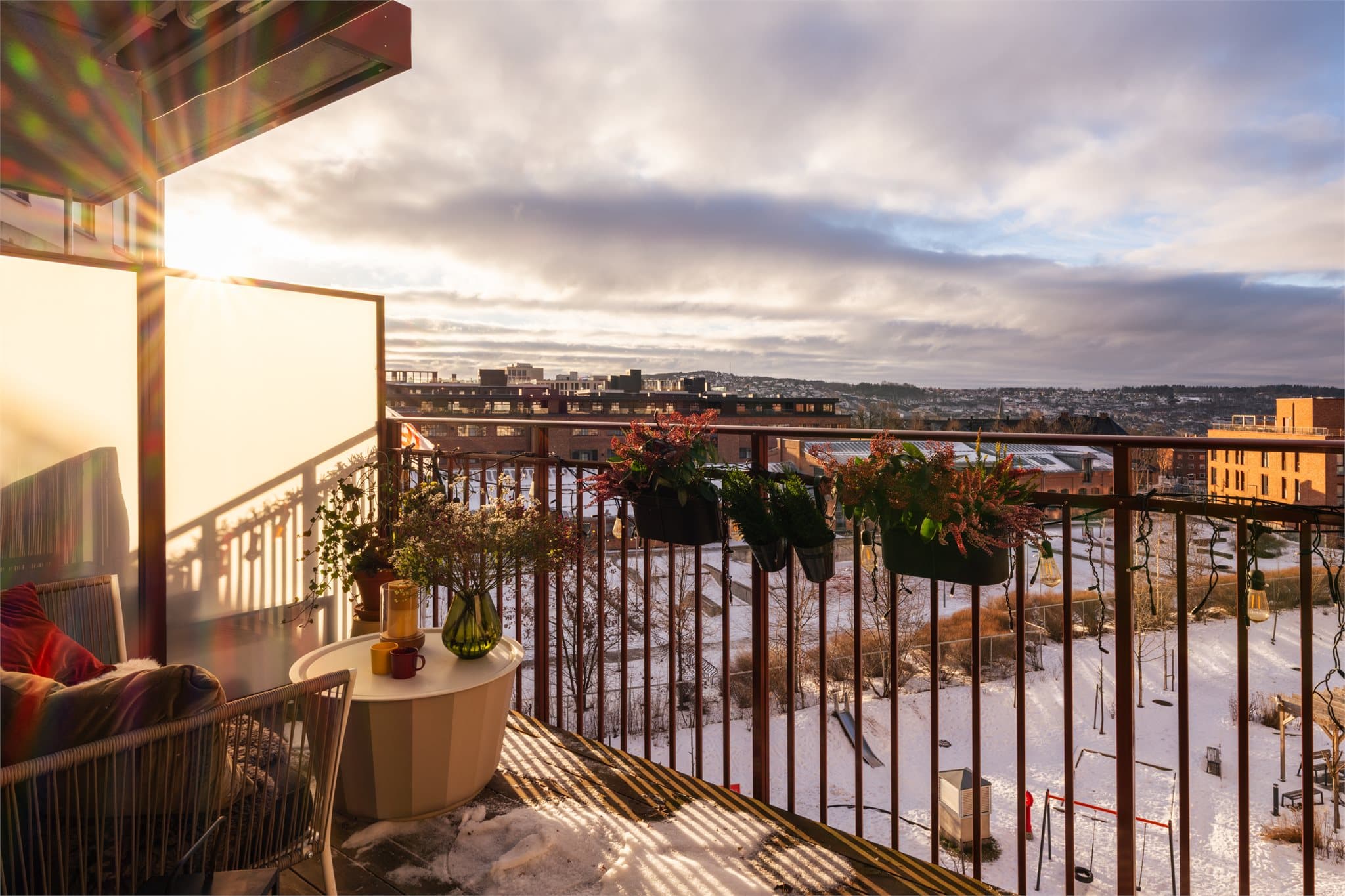 Vi lengter til sommer og balkonghygge. Kanskje denne blir din?